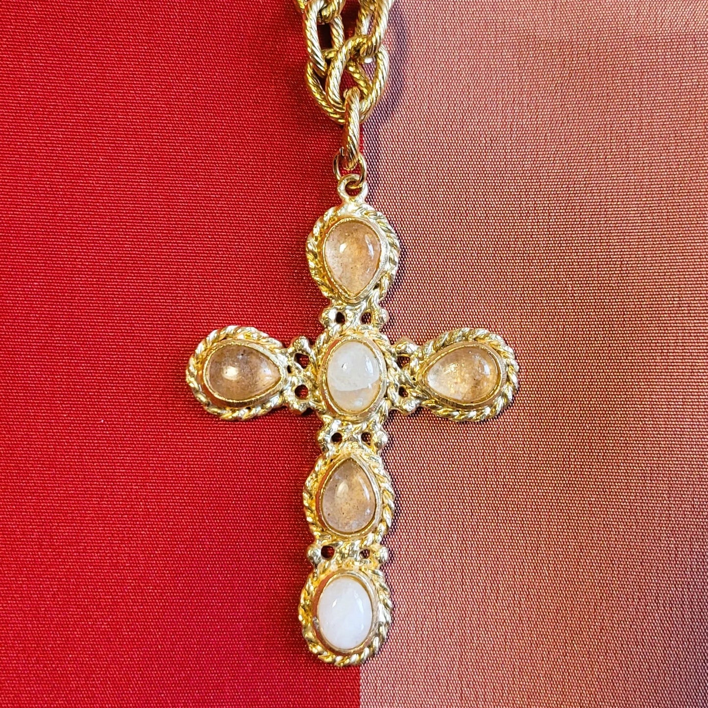 collier fantaisie et original pour femme modèle Faith Emotion avec quartz fraise et pierre de lune de Niiki Paris, tendance en 2025