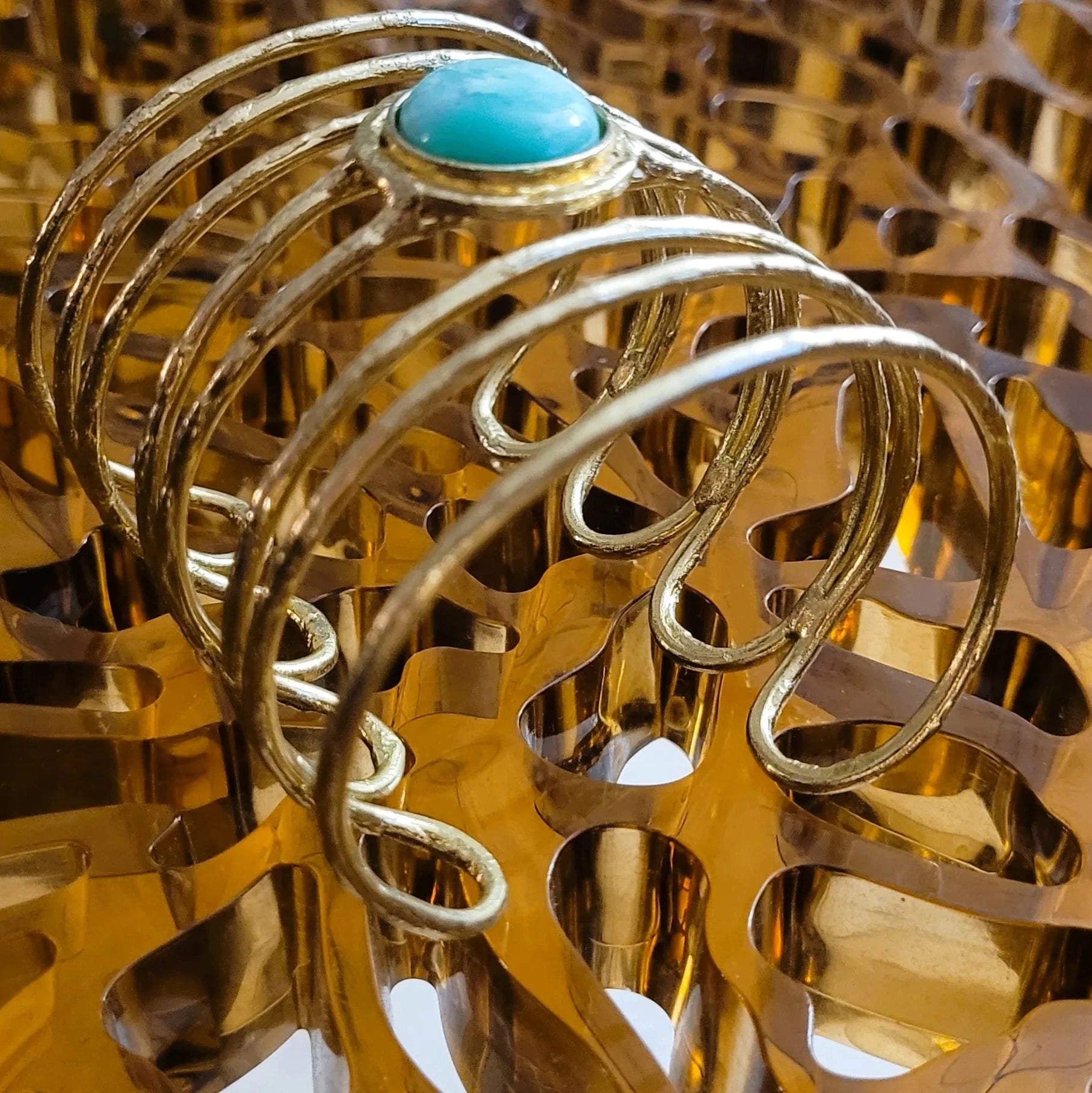 bracelet en pierre verte Niiki Paris Kiera chrysoprase en laiton doré