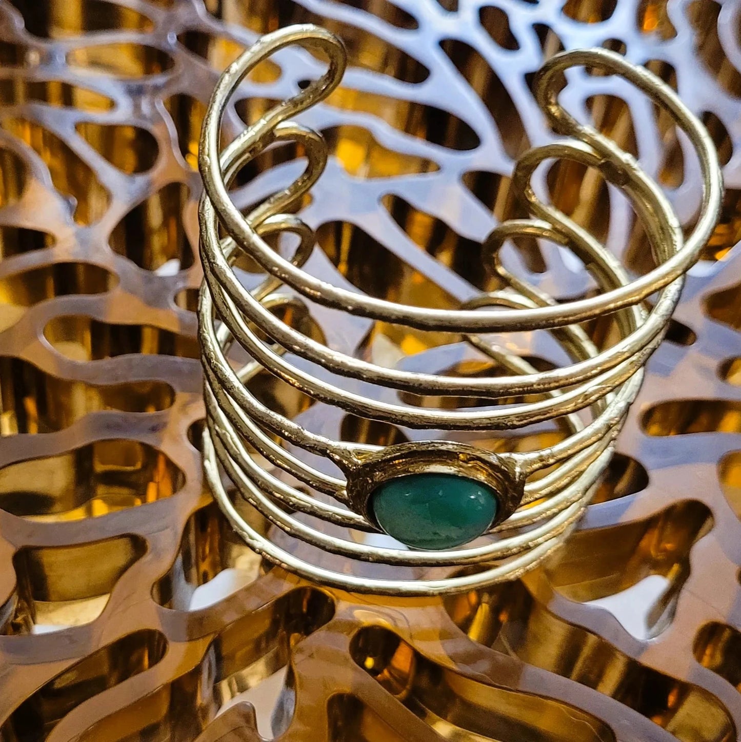 bracelet avec pierre chrysoprase Niiki Paris Kiera en laiton doré