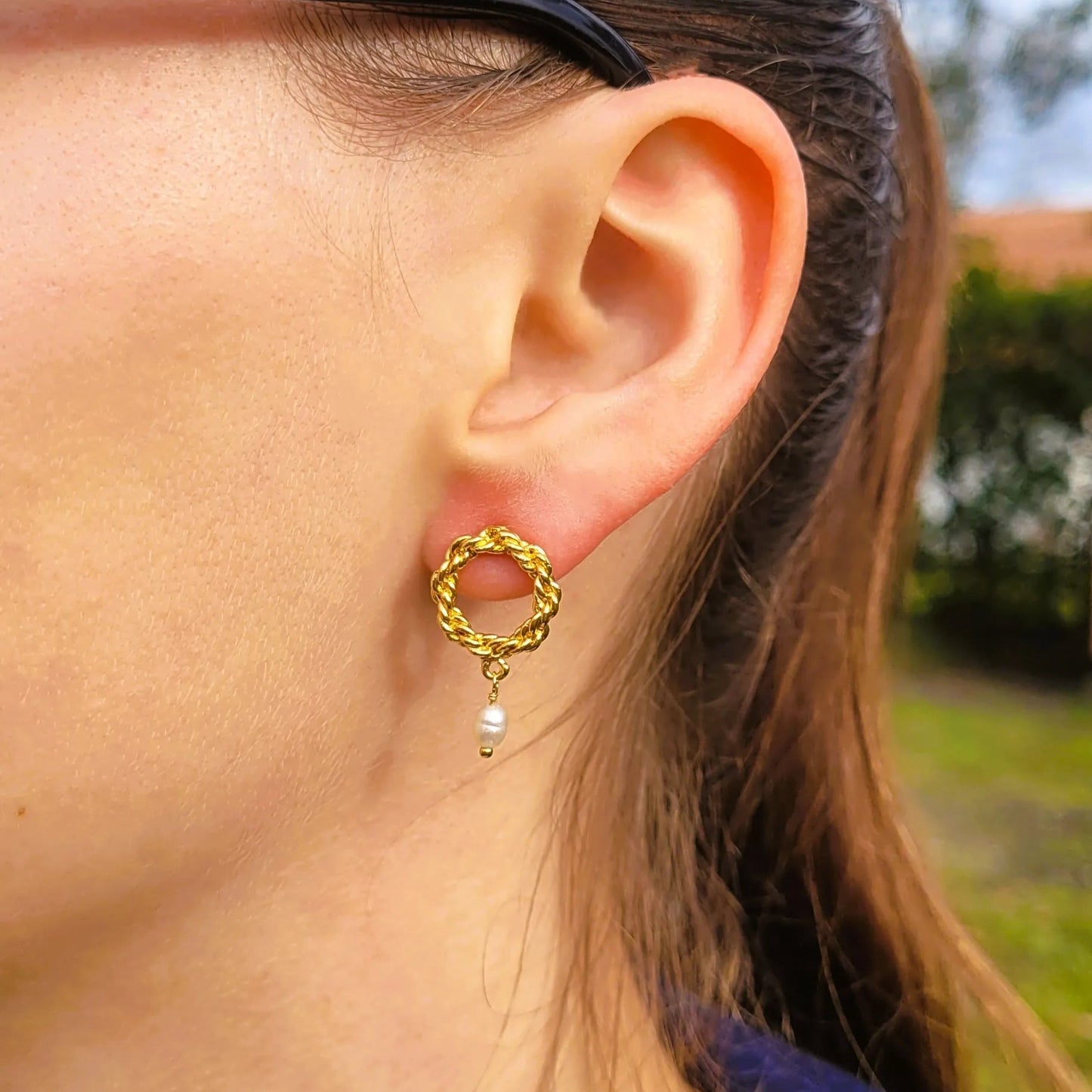 boucles d’oreilles à la mode en 2025 Sérénité de Niiki Paris avec perle d’eau douce