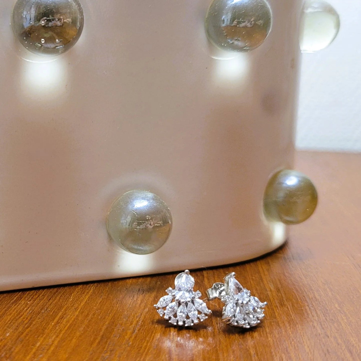 boucles d’oreilles format puces en argent Tonya de Niiki Paris, boucles d’oreilles luxe