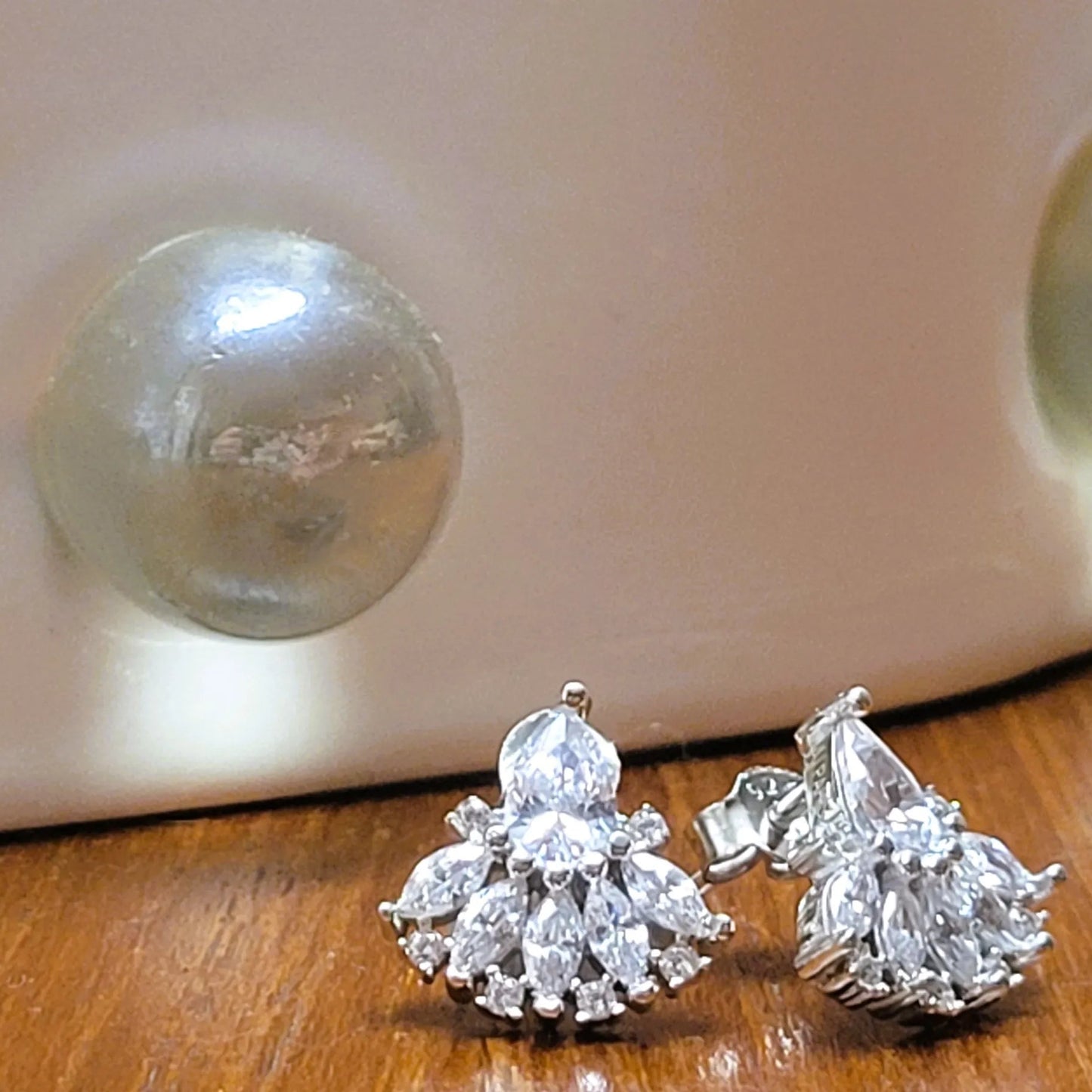 puces d’oreilles en argent Tonya de Niiki Paris, boucles de créateur