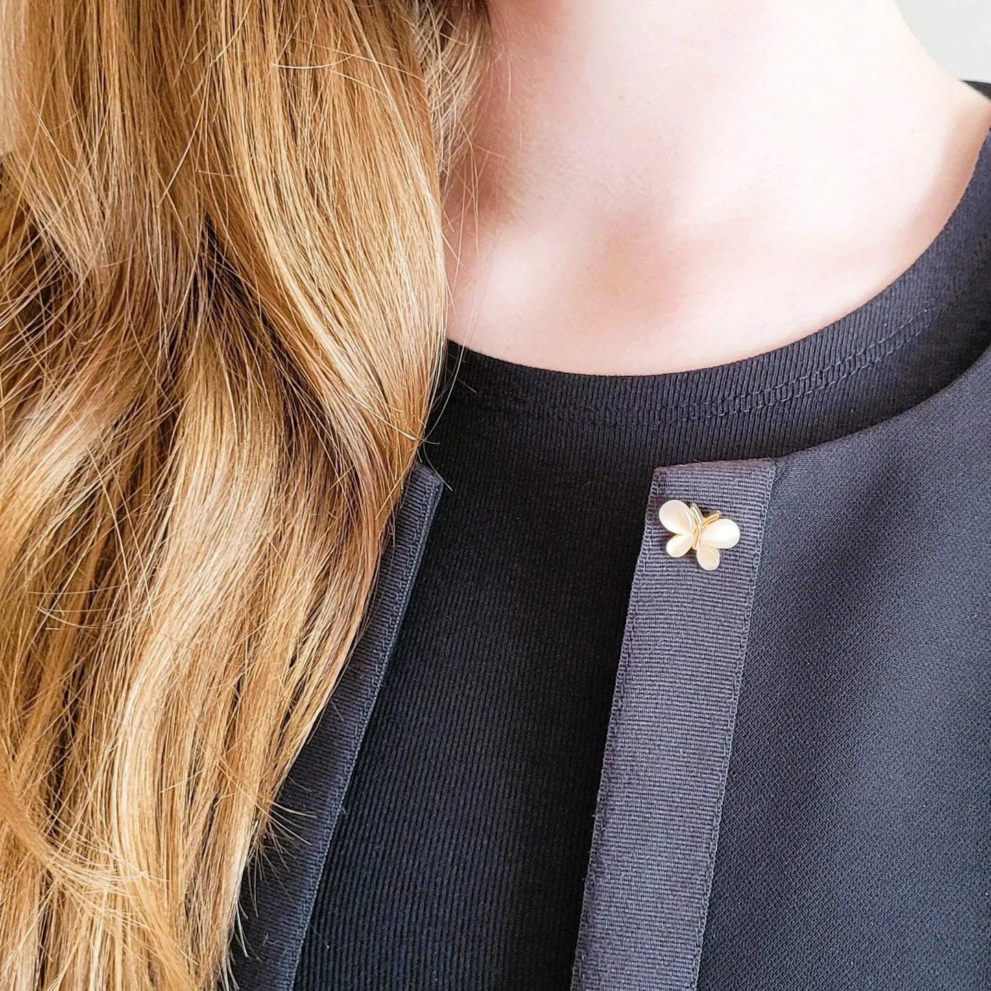 broche dorée Volis d’un mini papillon de la collection de broches bijoux