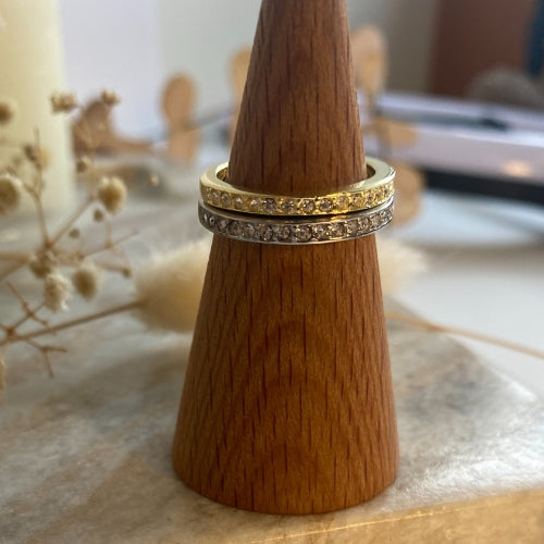 Bague alliance sertie de cristaux