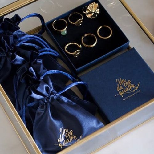 Bague martelée plaqué or ornée d'une Hématite