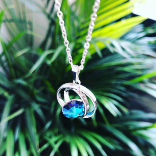 Collier serti d'un solitaire Bleu en cristal
