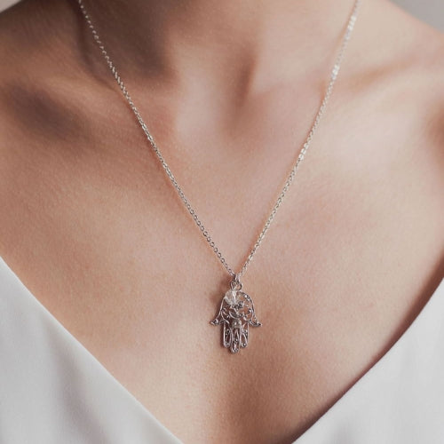 Collier main de Fatma avec un éclat cristal