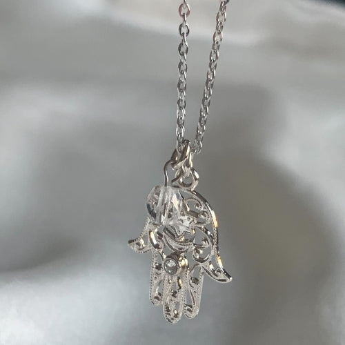 Collier main de Fatma avec un éclat cristal