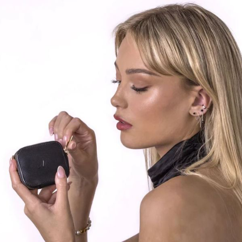 Entretien de vos Bijoux Nébuleuse : Conseils pour une Brillance Durable