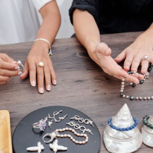 Comment choisir des bijoux adaptés à votre type de peau ?
