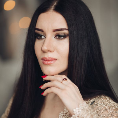 Comment bien porter ses bijoux minimalistes cet hiver ?