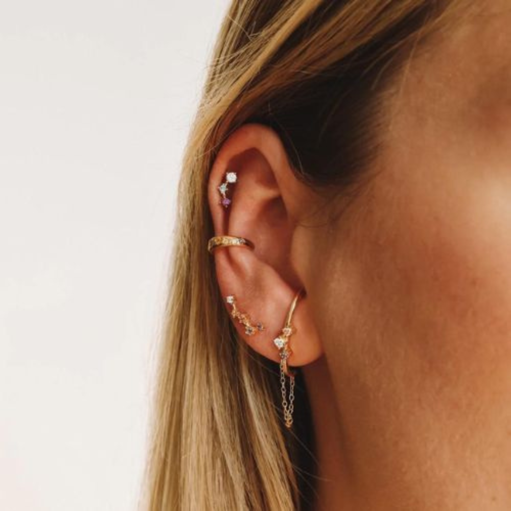 Piercing lob et cartilage avec pierres