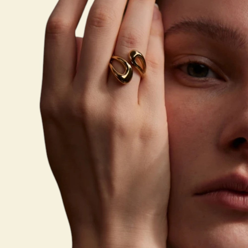 bague argentée Aria, une bague à la mode moderne