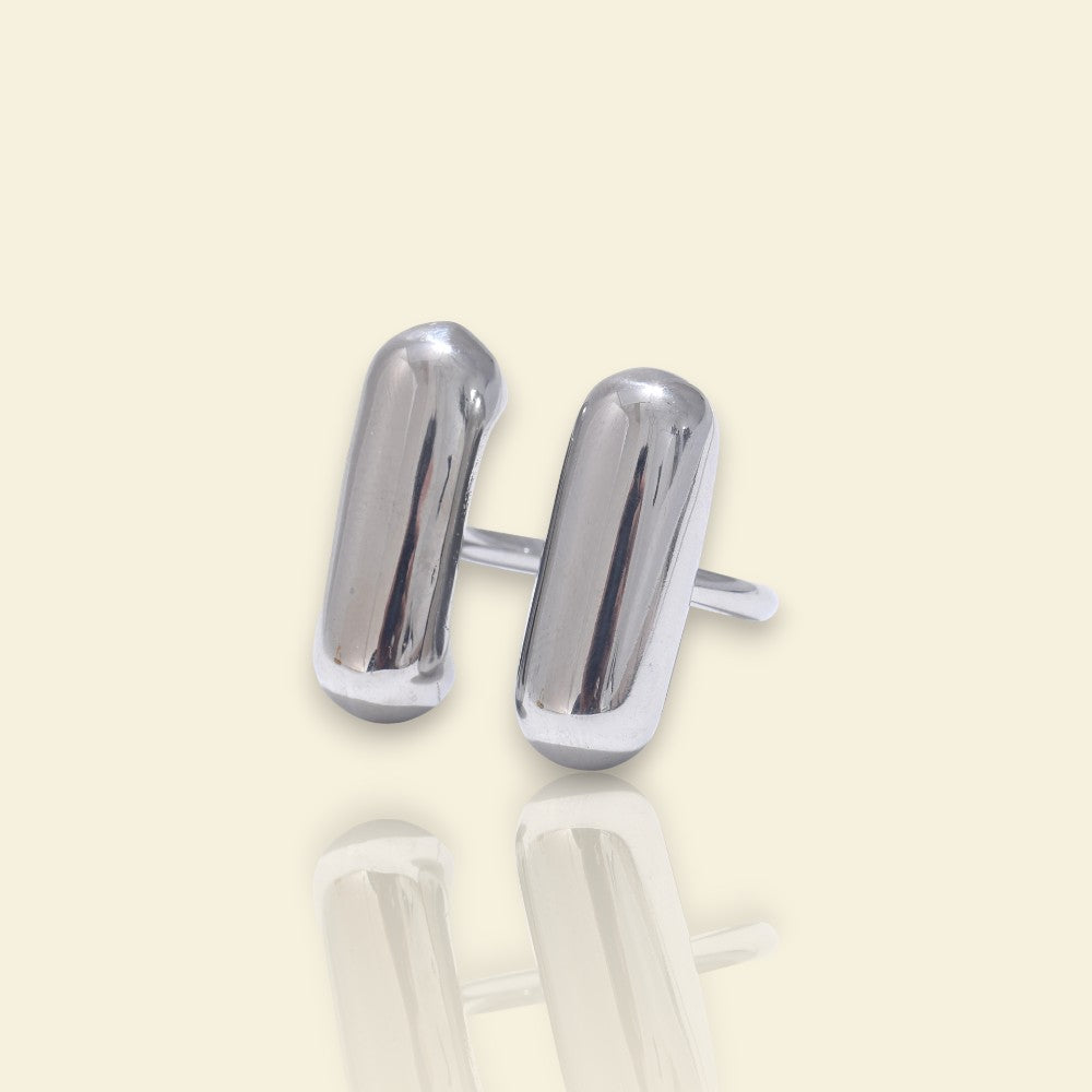 bague argentée Noa, une grosse bague avec des cylindres parallèles
