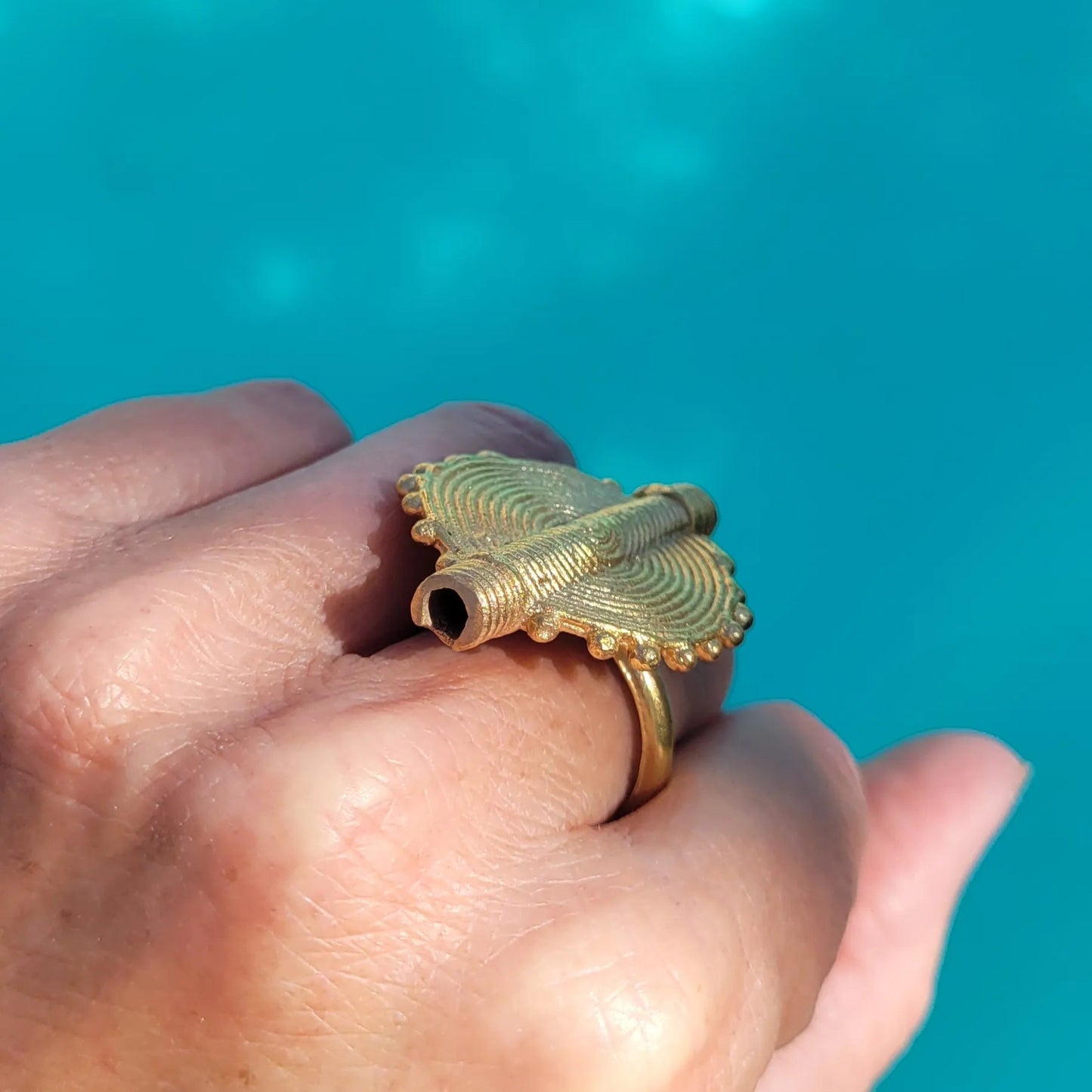 bague ethnique Akan, une bague africaine façonnée au Sénégal