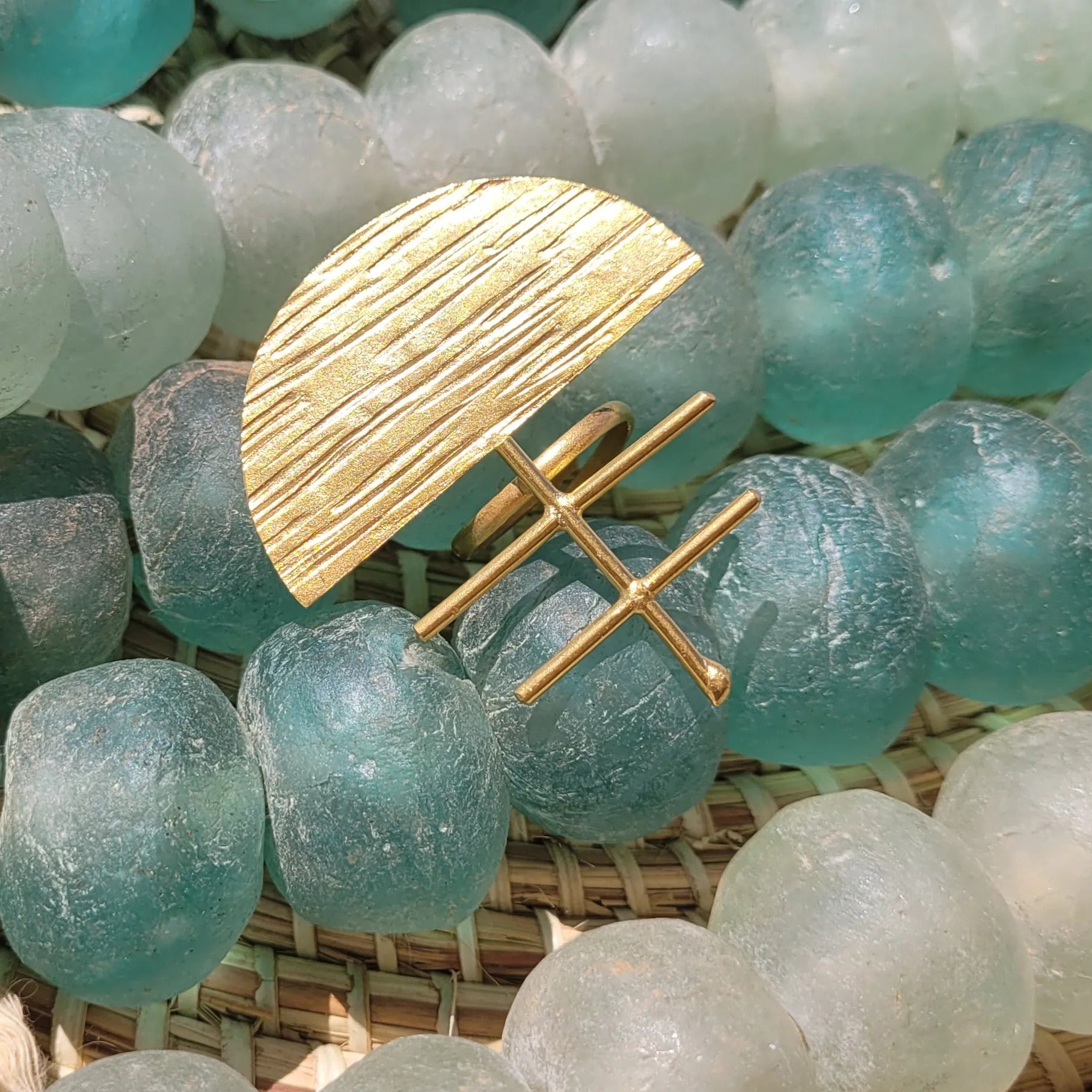 bague ethnique Ashanti, une bague de créateur façonnée au Sénégal