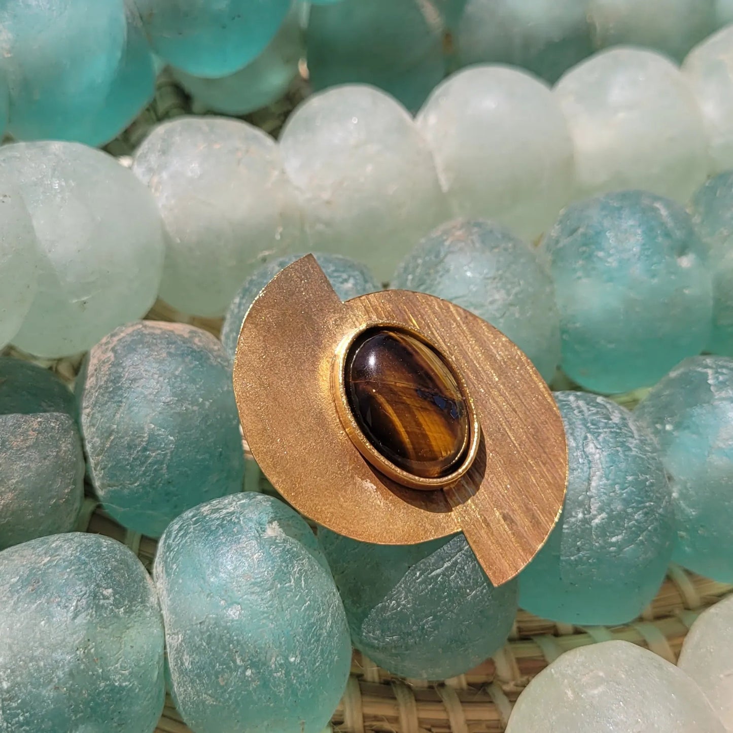 bague ethnique Bakari, une bague pour femme réglable faite main par des artisans dakarois