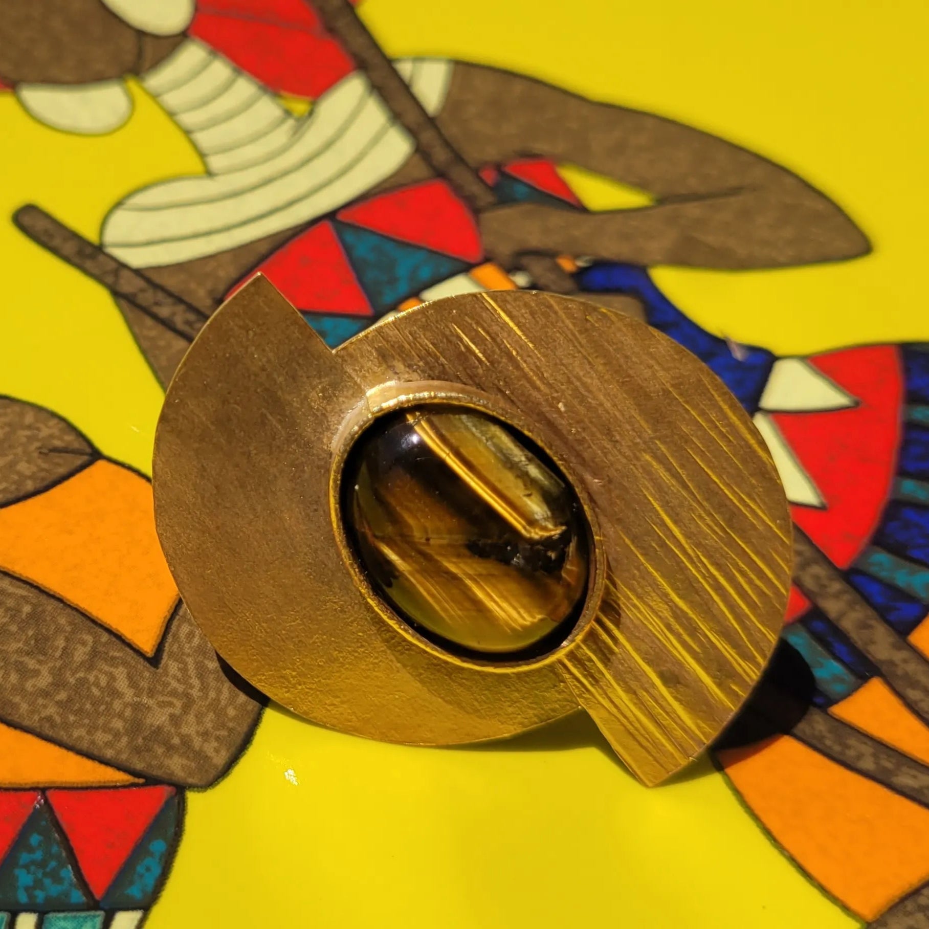 bague ethnique Bakari, un bijou en bronze au contraste élégant entre fini satiné et brossé