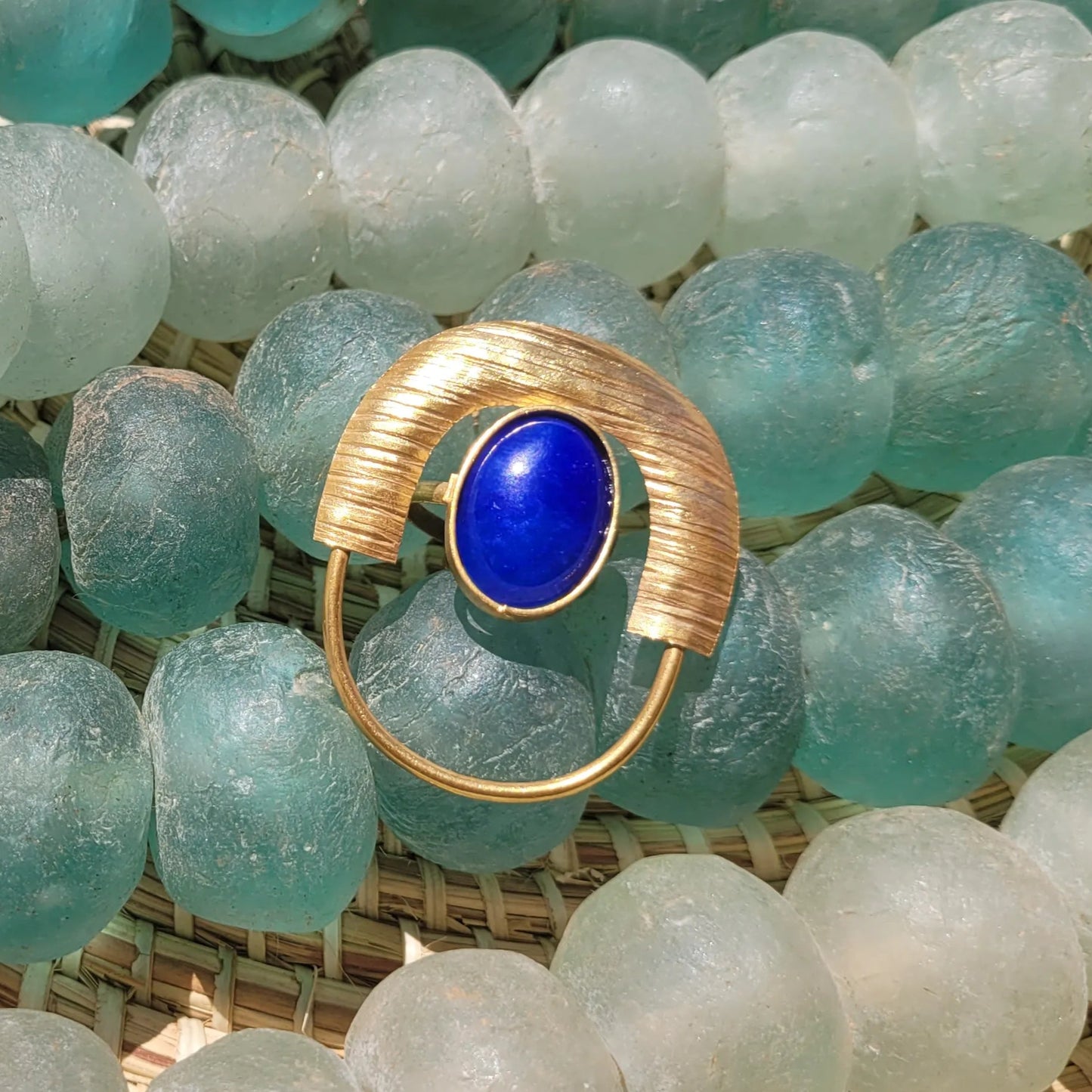bague ethnique Dogon, un bijou en bronze façonné au Sénégal