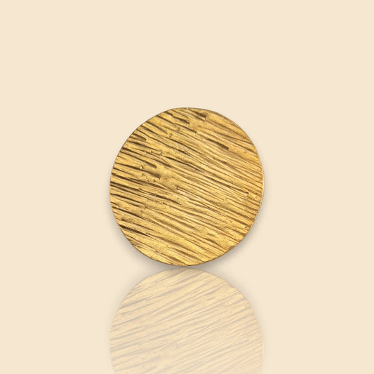 bague ethnique Lunja, une bague pour femme réglable ornée d’un grand disque solaire