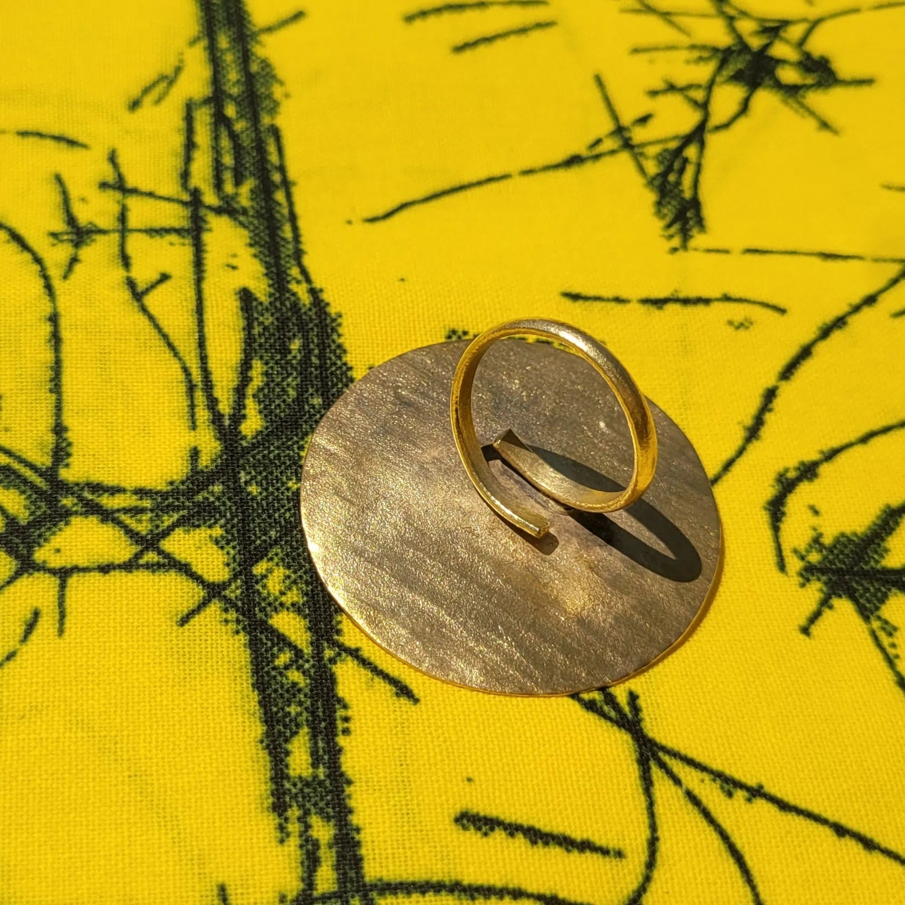 bague ethnique Lunja, une bague pour femme réglable façonnée au Sénégal