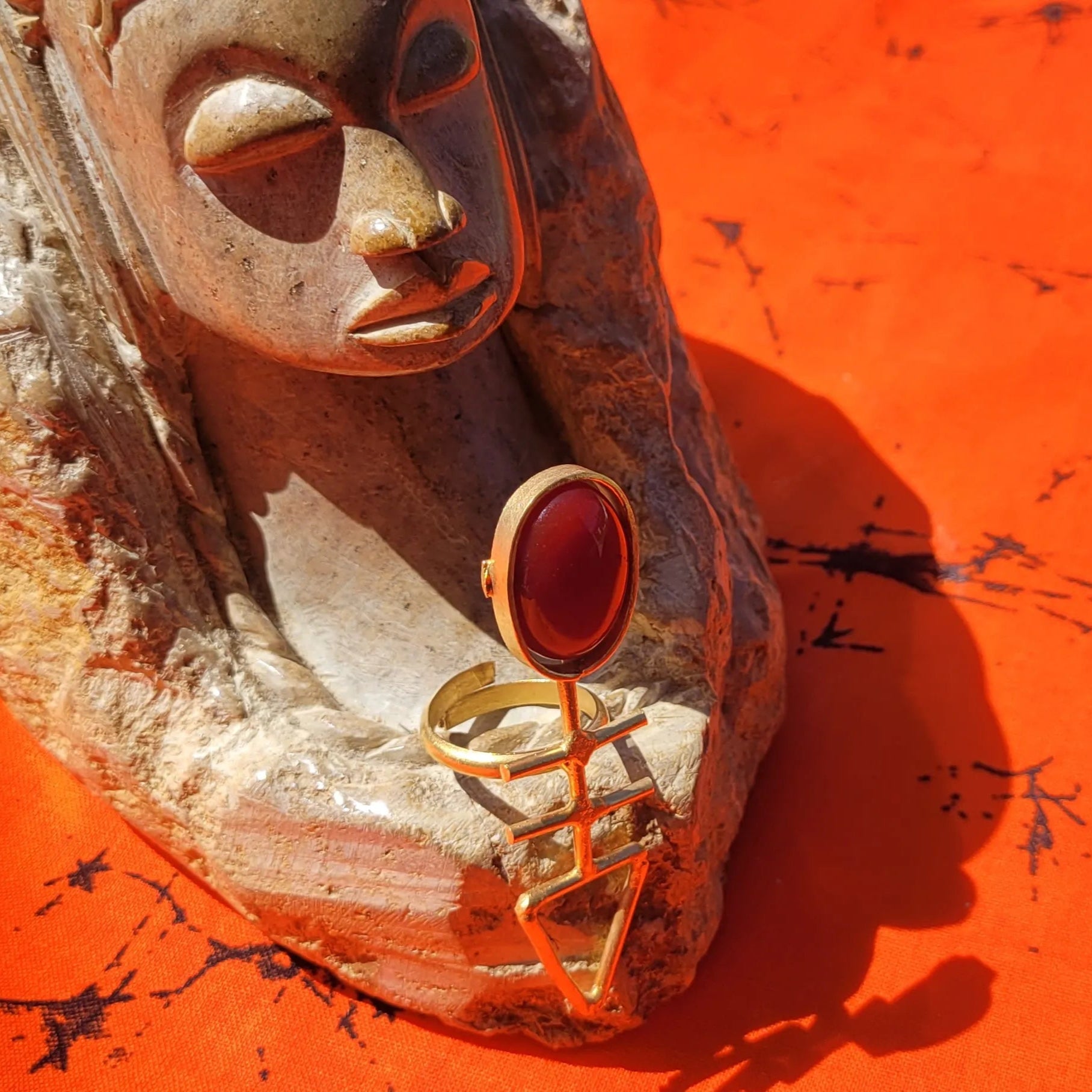bague ethnique Mace, une bague pour femme réglable au fini satiné