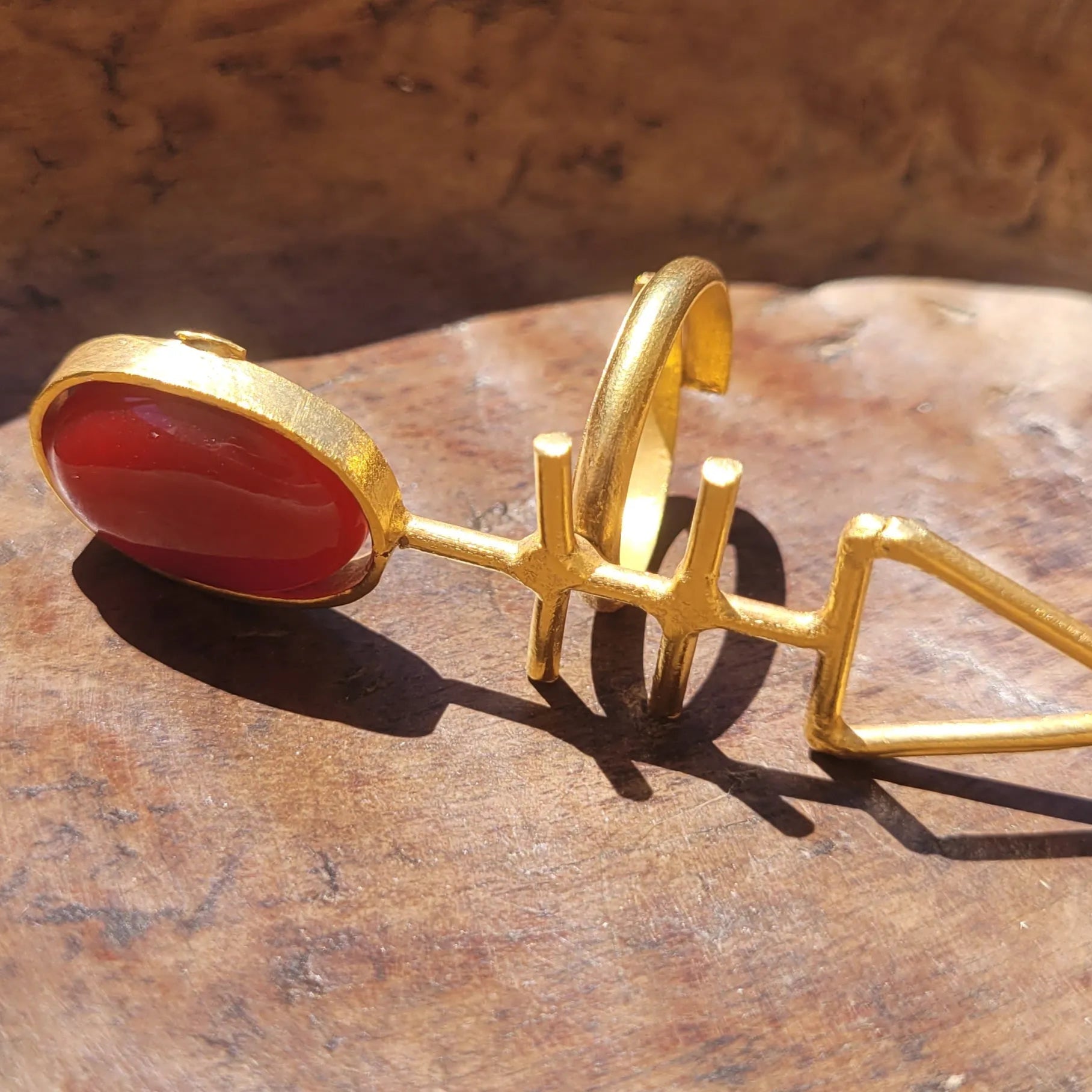 bague ethnique Mace, un bijou au fini satiné