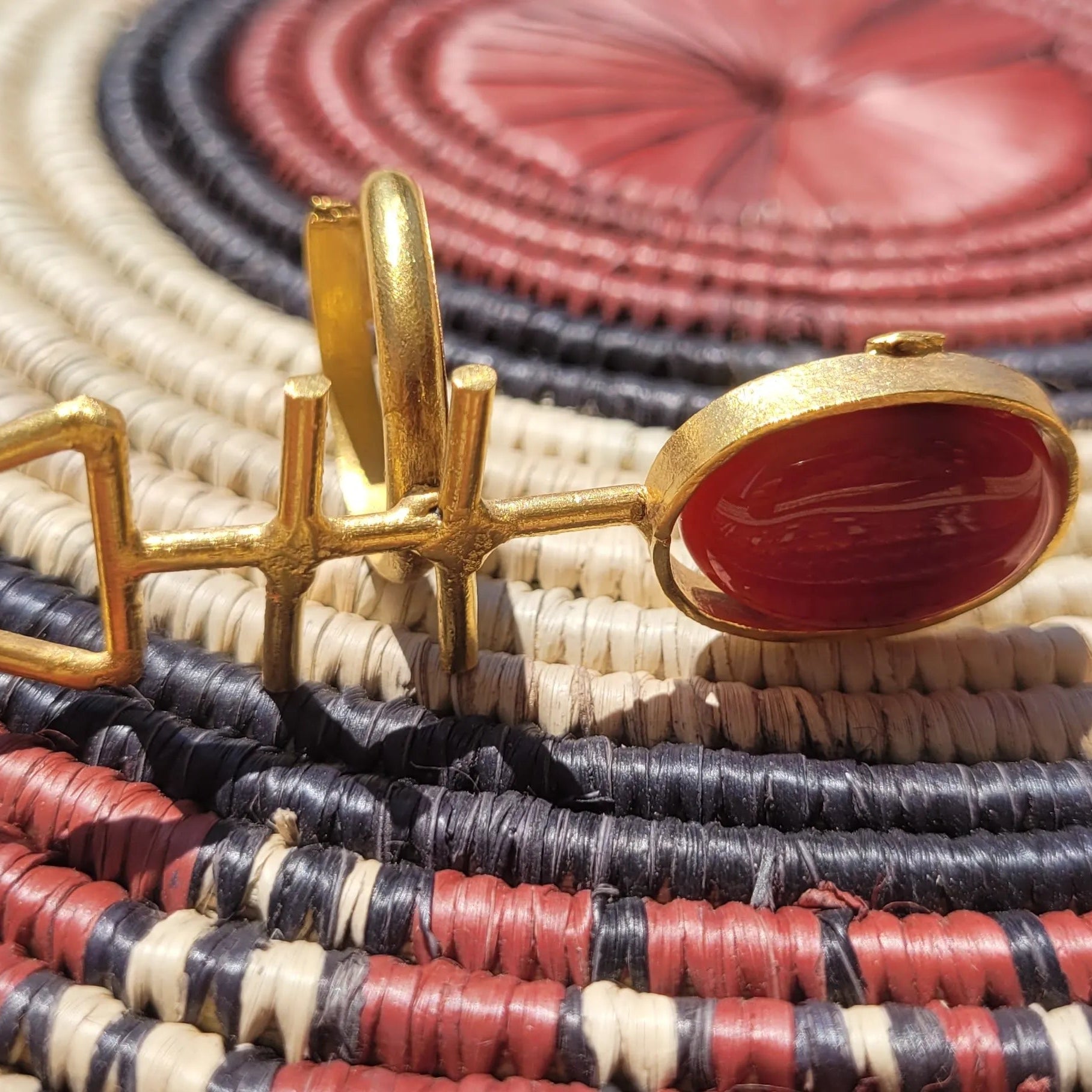 bague ethnique Mace, un bijou en bronze pour toutes les tailles de doigts
