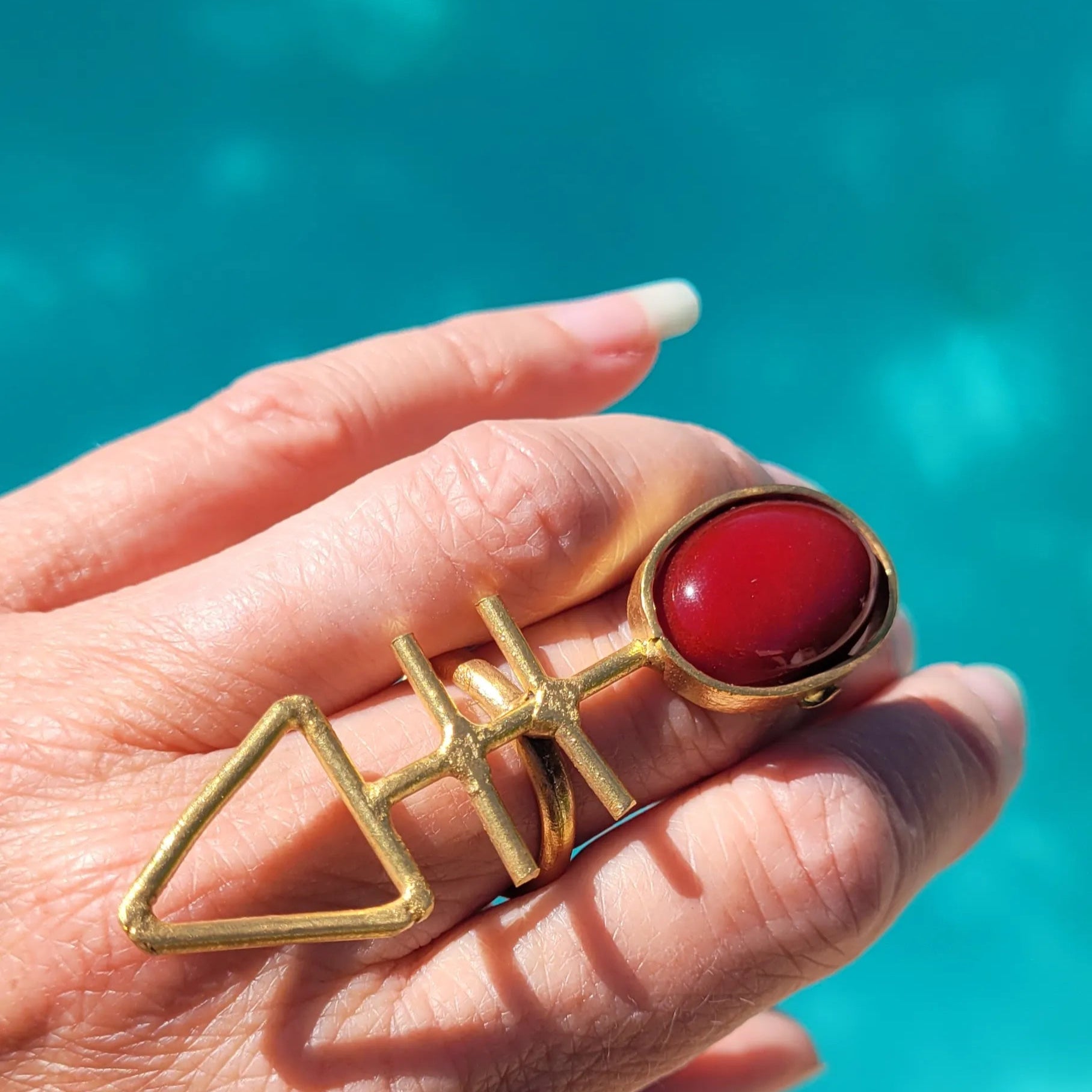 bague ethnique Mace, un bijou en bronze fait main par des artisans dakarois