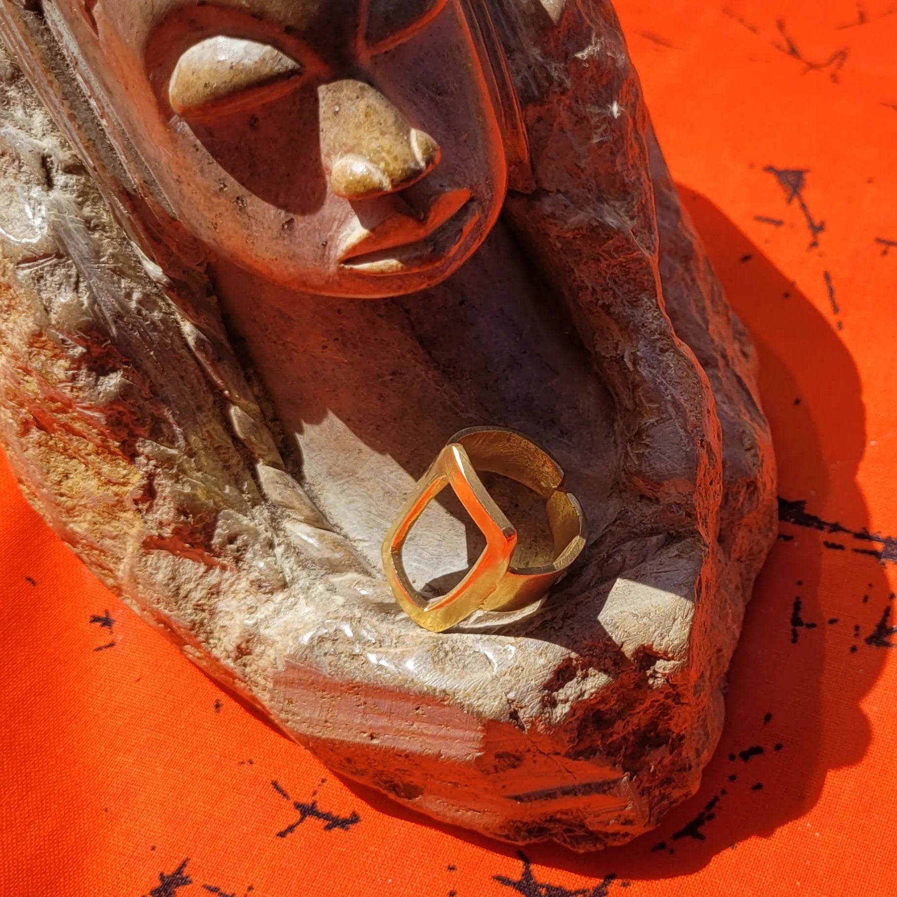 bague ethnique Murabba, une bague fantaisie pour femme au fini satiné
