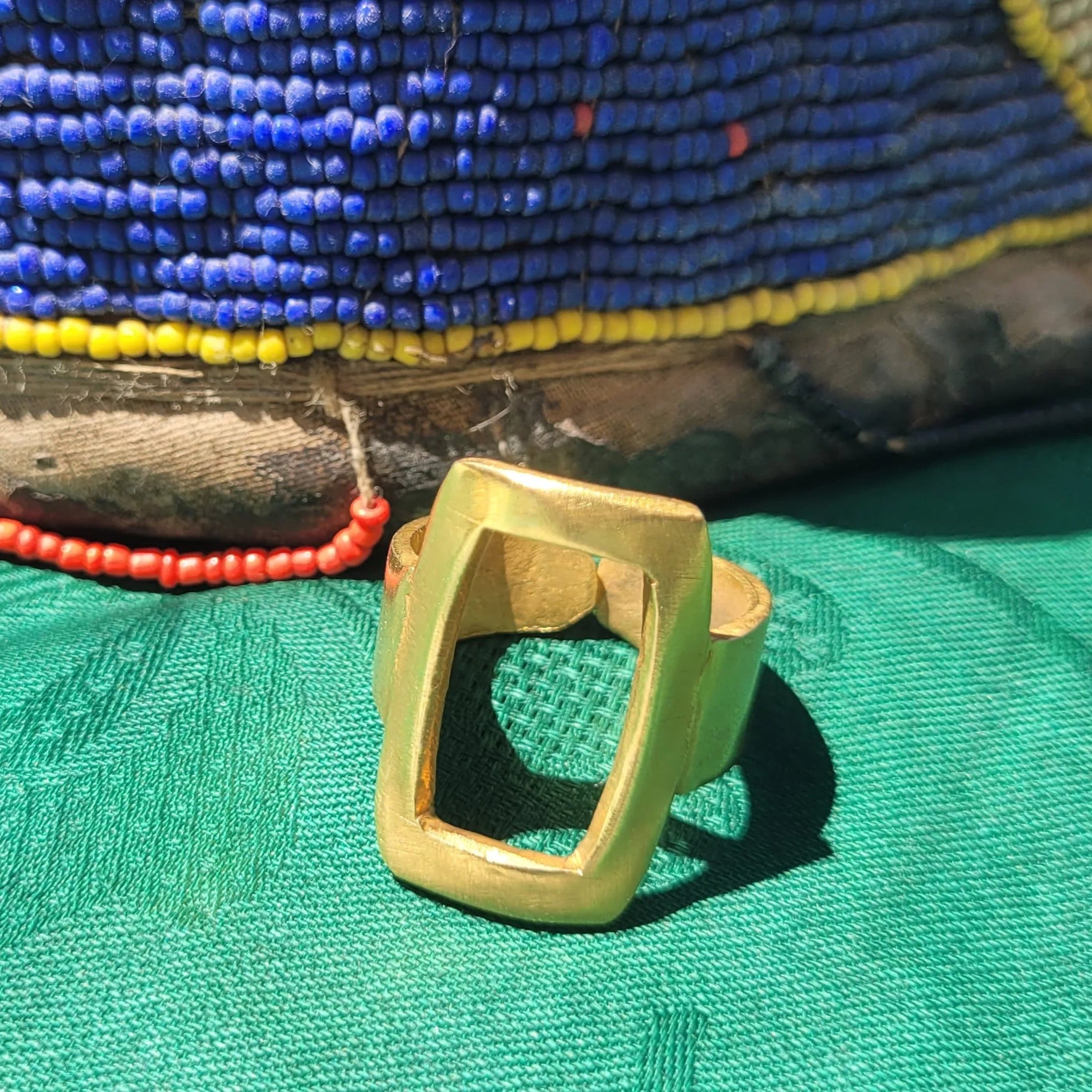 bague ethnique Murabba, une bague fantaisie pour femme façonnée au Sénégal