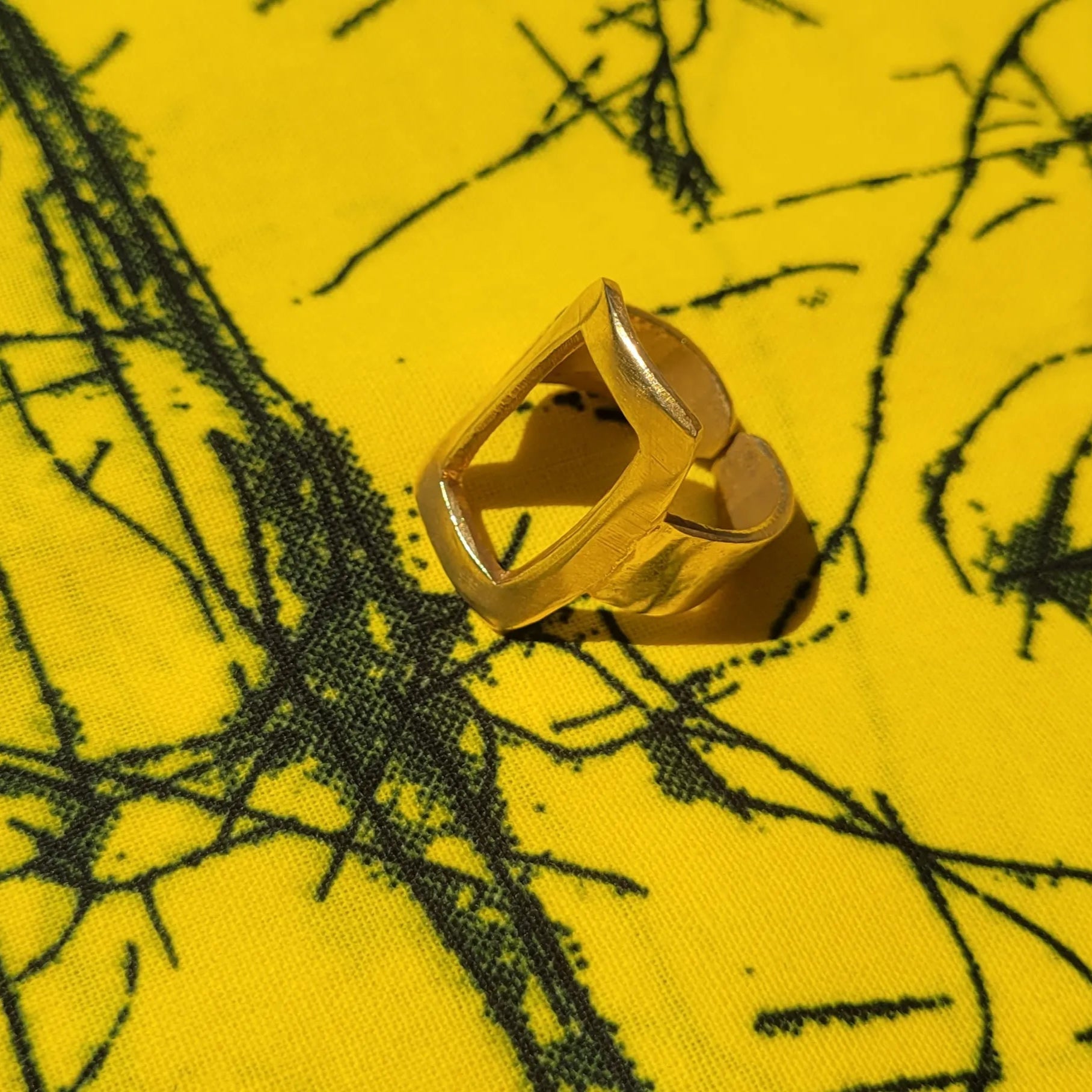 bague ethnique Murabba, une bague fantaisie pour femme faite main par des artisans dakarois