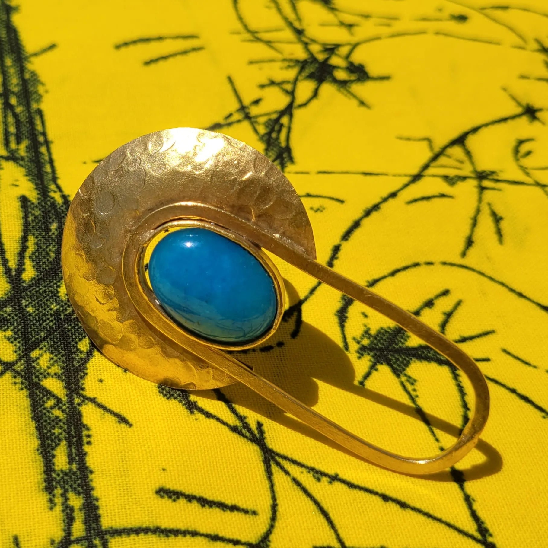 bague ethnique Rana, un bijou au fini martelé