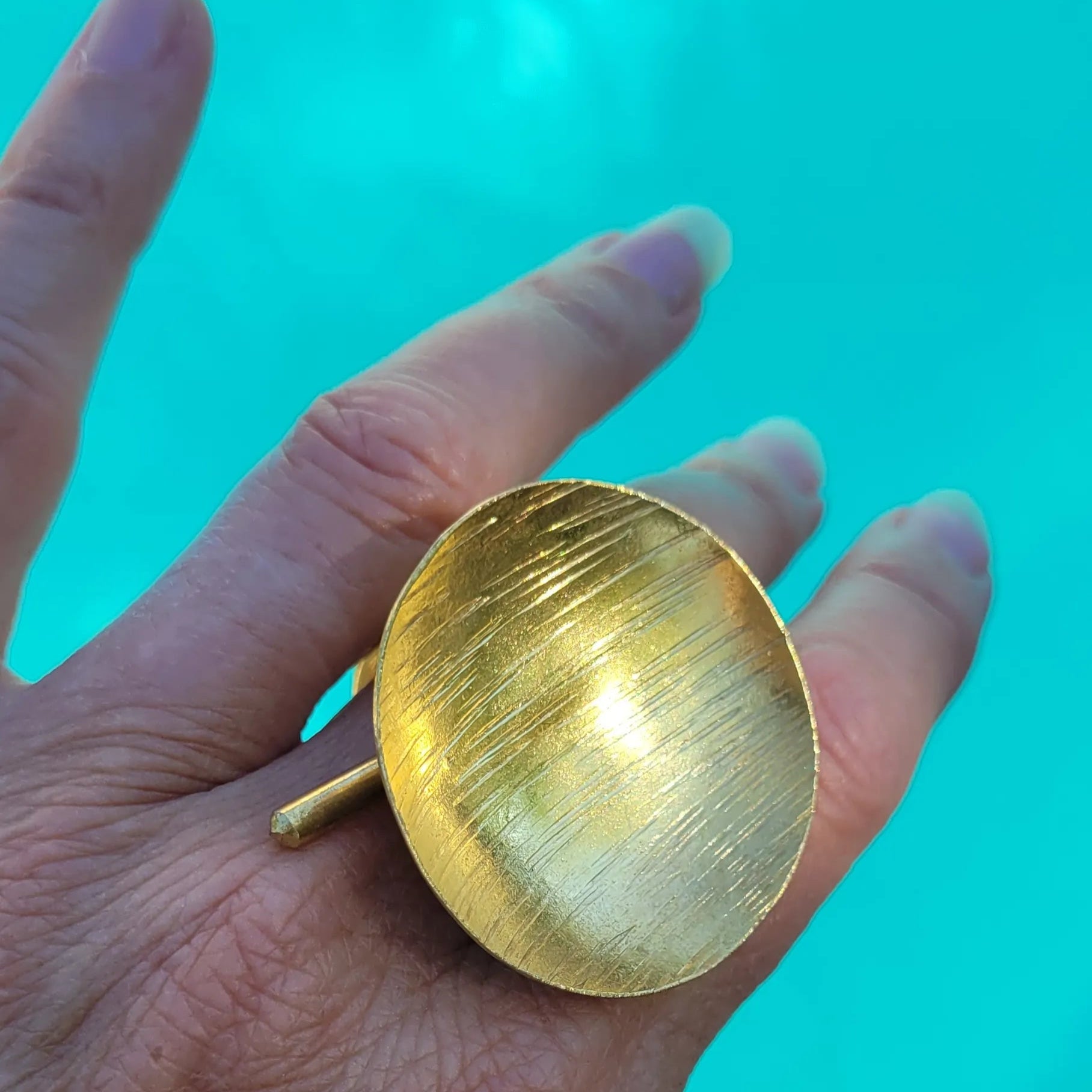 bague ethnique Yoruba, une bague de créateur ornée d’une coupe solaire