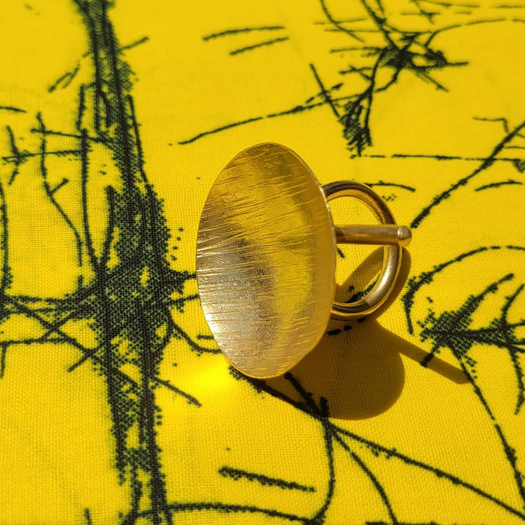 bague ethnique Yoruba, une bague fantaisie pour femme faite main par des artisans dakarois