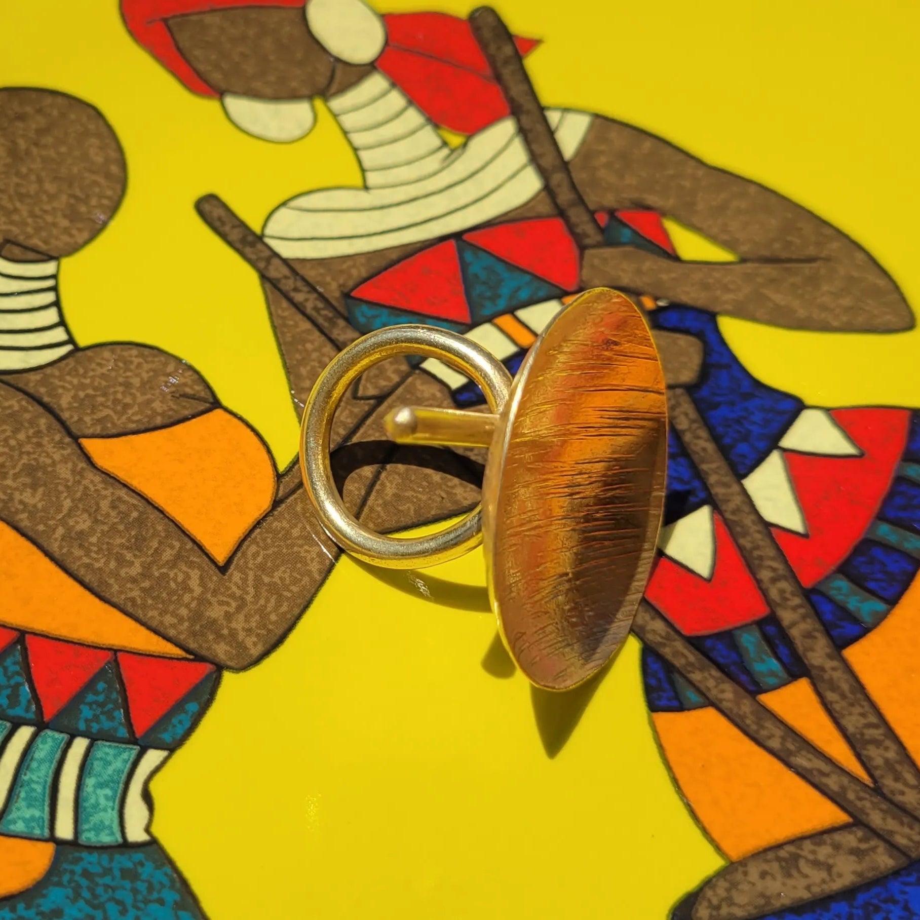 bague ethnique Yoruba, un bijou en bronze façonné au Sénégal