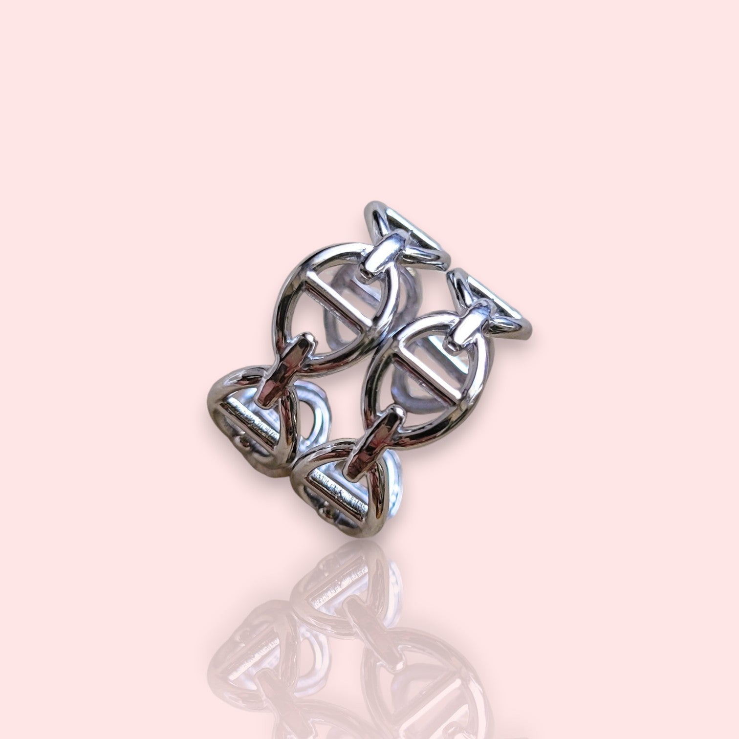 Thalia, une bague argentée en acier inoxydable pour adolescente à la maille marine