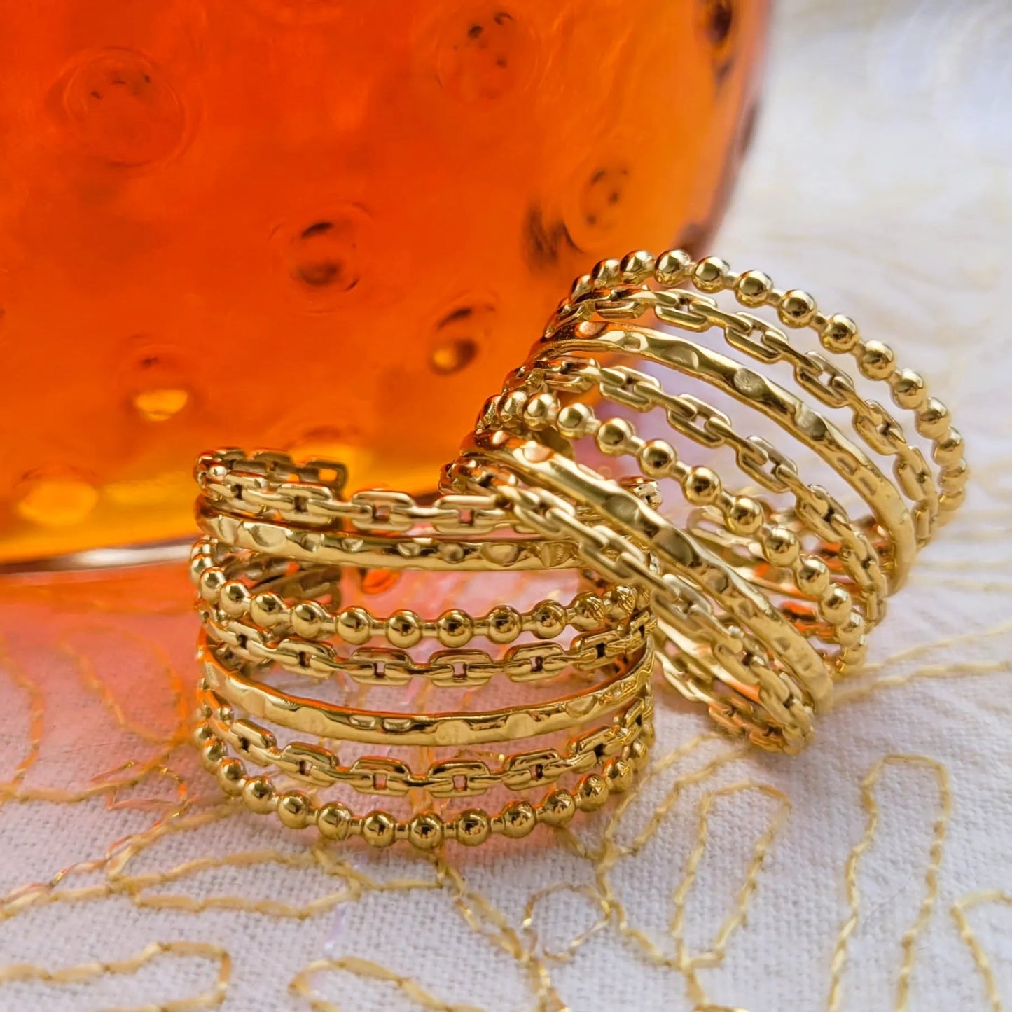 boucles dorées Énora, des boucles d’oreilles fantaisies originales au design raffiné