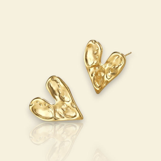 boucles dorées Lovia, des boucles d’oreilles romantiques et tendance 