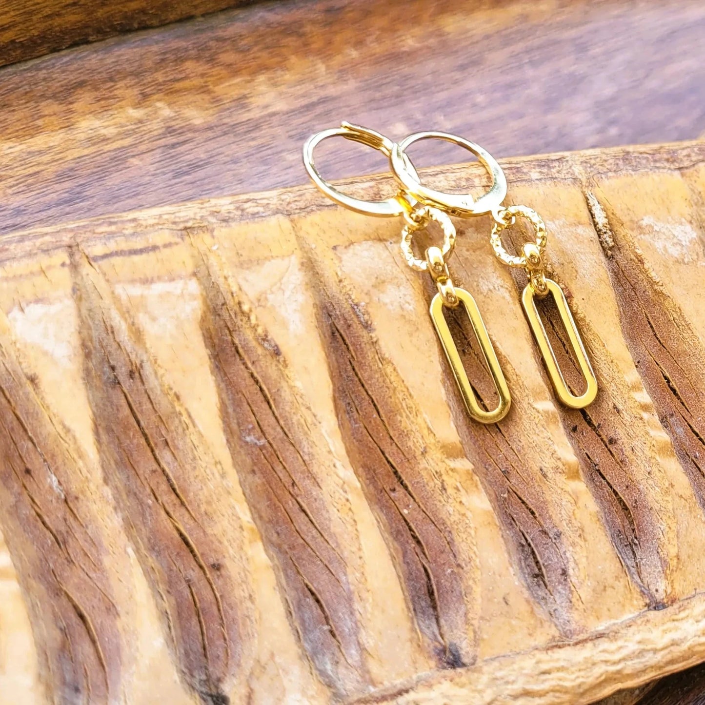 boucles d’oreilles créoles Saturne en laiton recouvert d’or