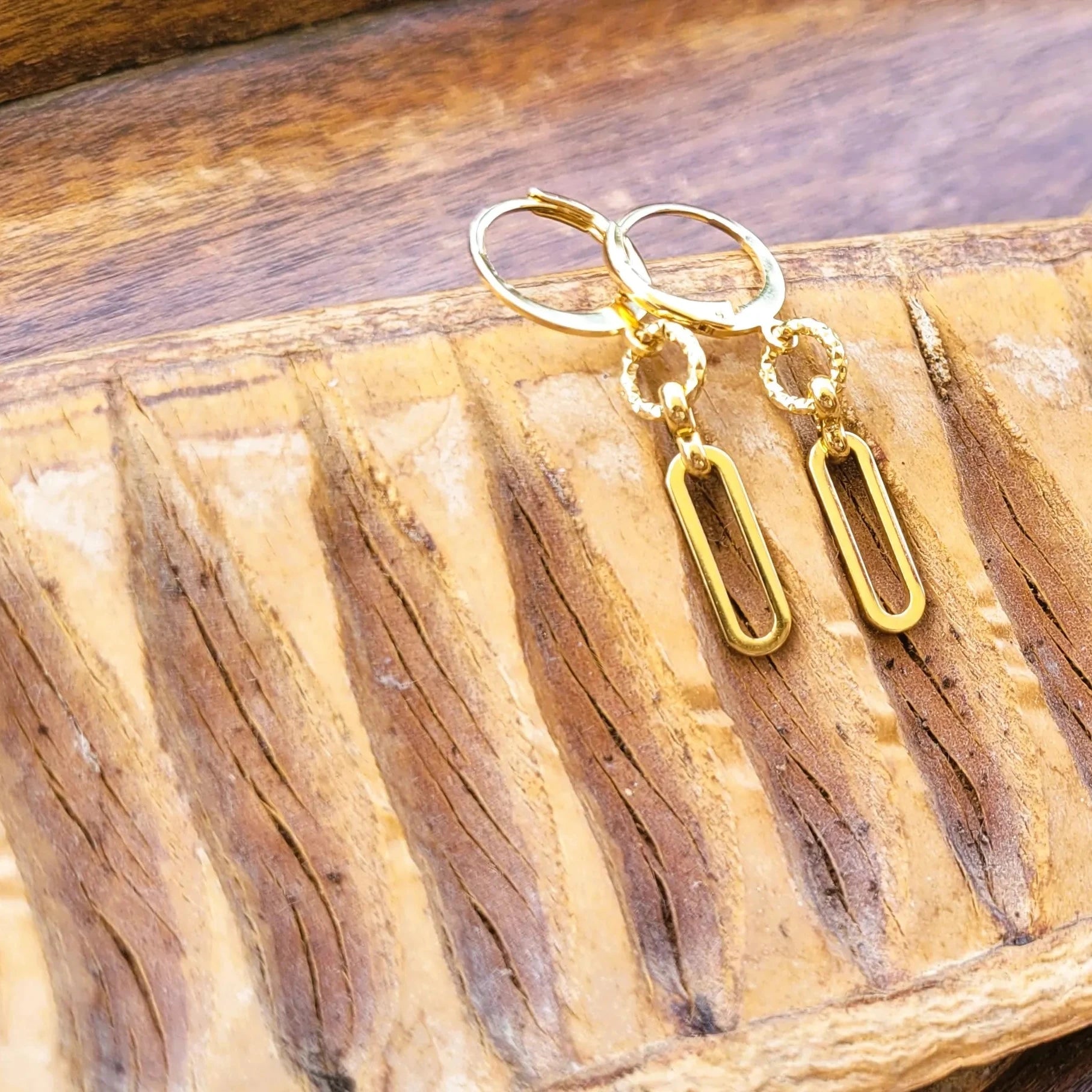 boucles d’oreilles créoles Saturne en laiton recouvert d’or