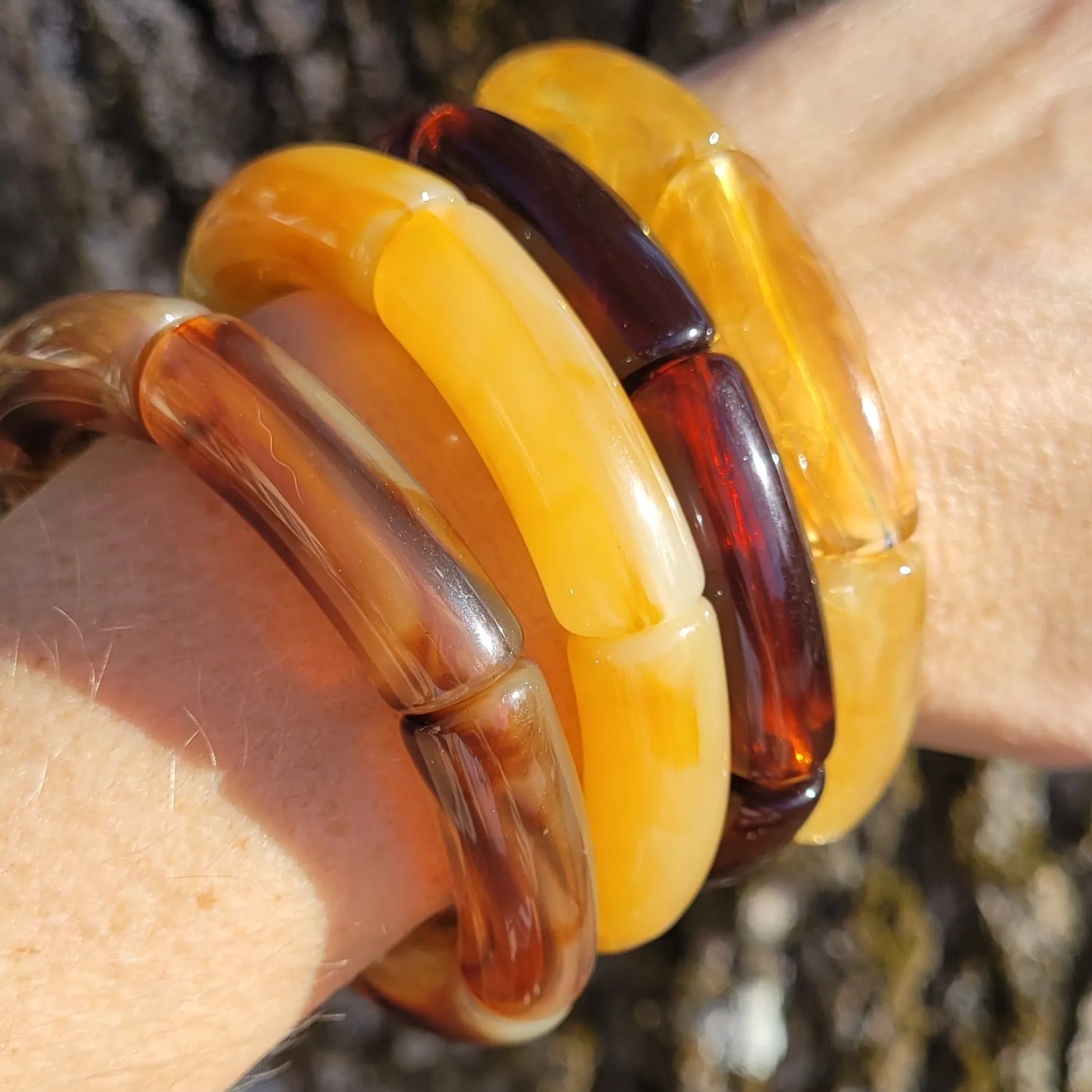 duo Dione, bracelets en perles tube acrylique au fini cristallin sable et coganc