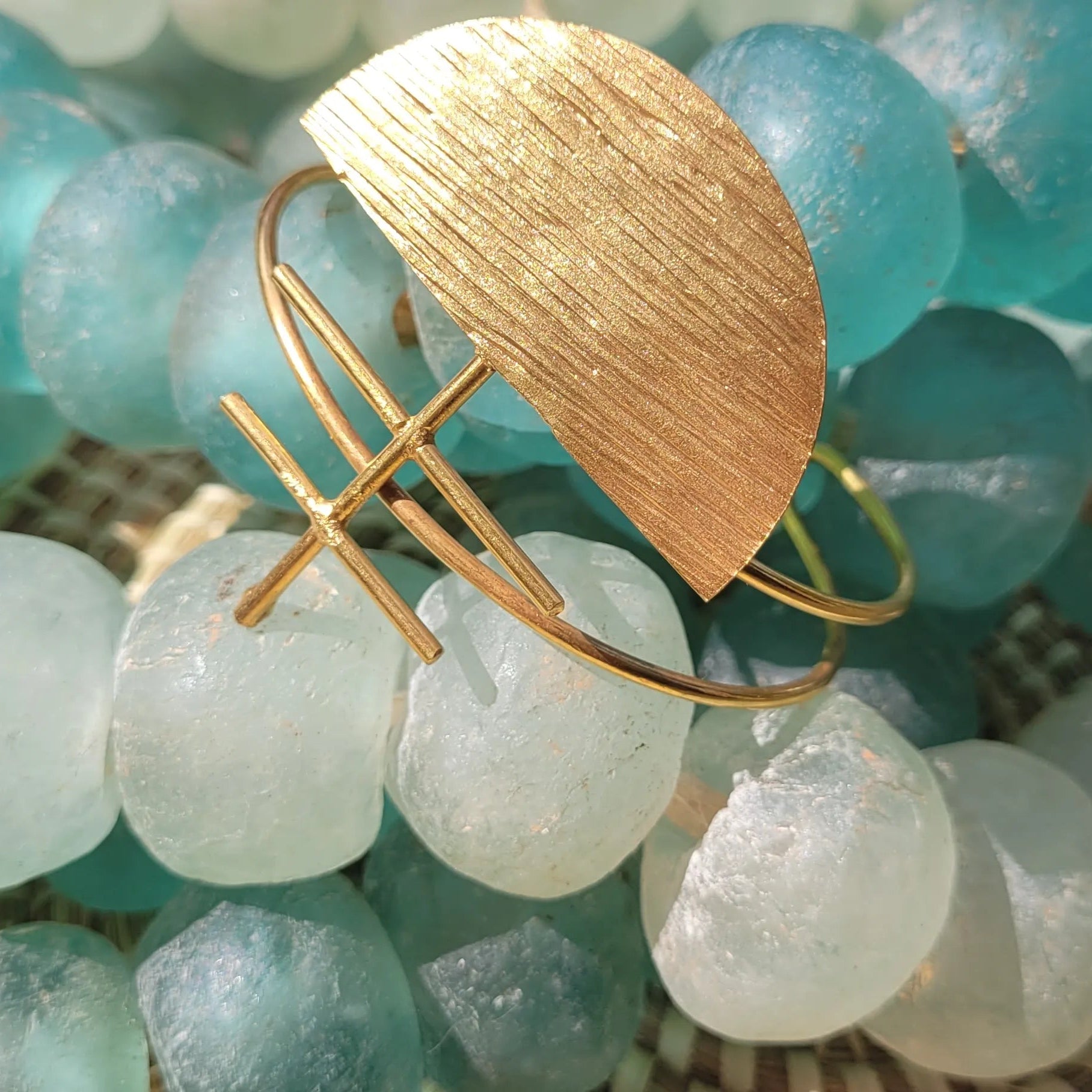 bracelet en bronze Ashanti, un bijou africain en forme de poupée