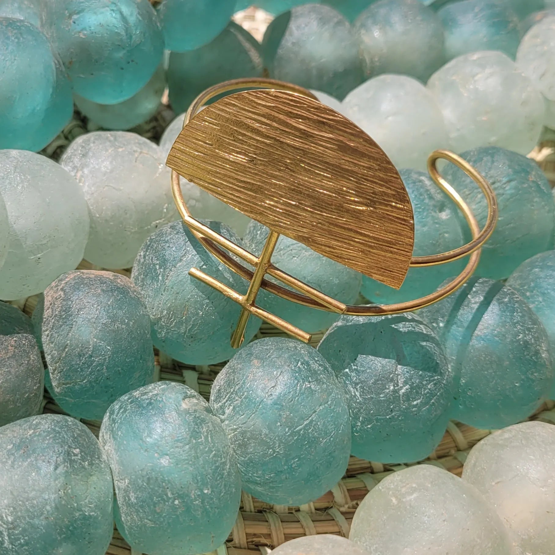 bracelets en bronze Ashanti, des bijoux issus de l’artisanat africain ajustables à tous les poignets