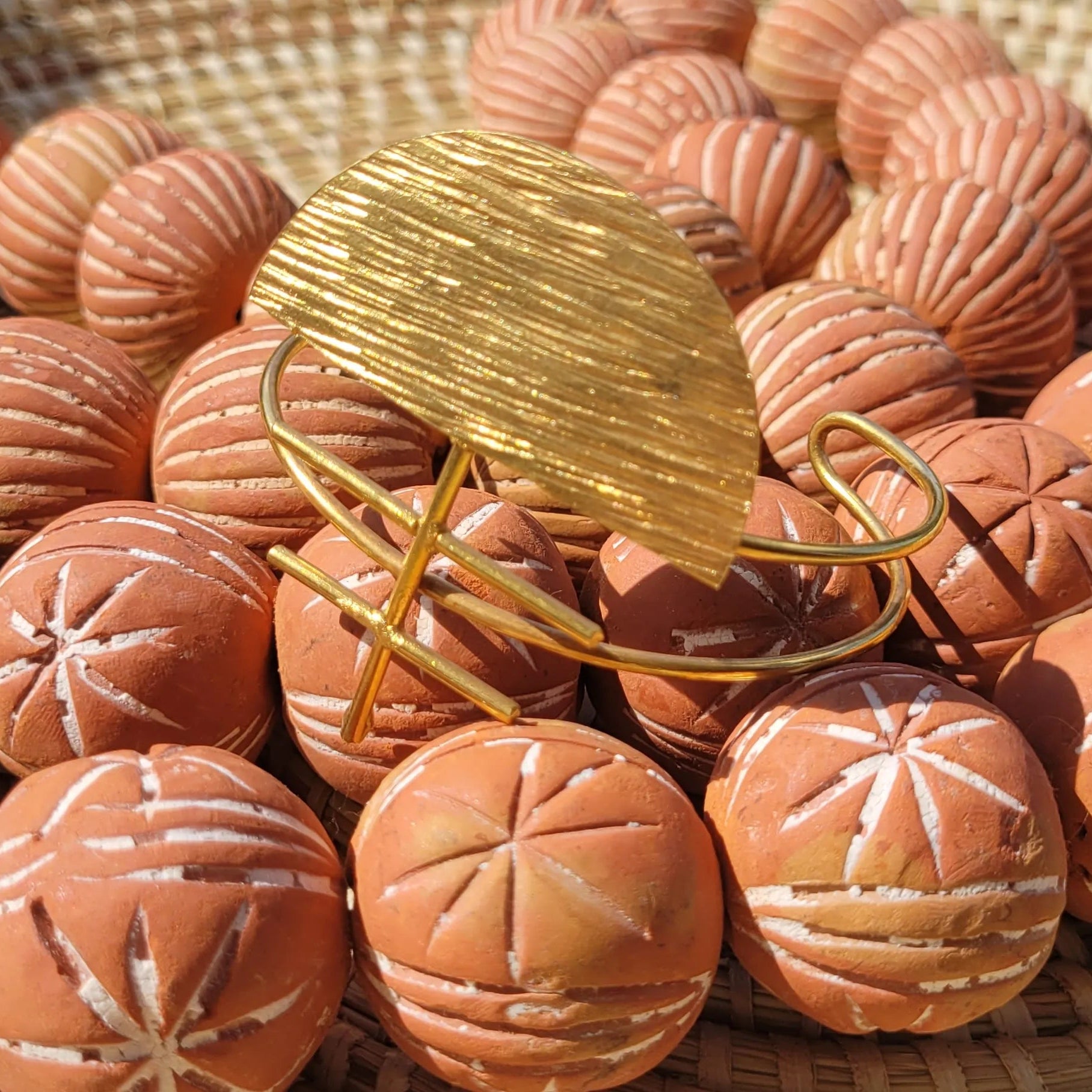 bracelets en bronze Ashanti, des bijoux originaux au fini brossé