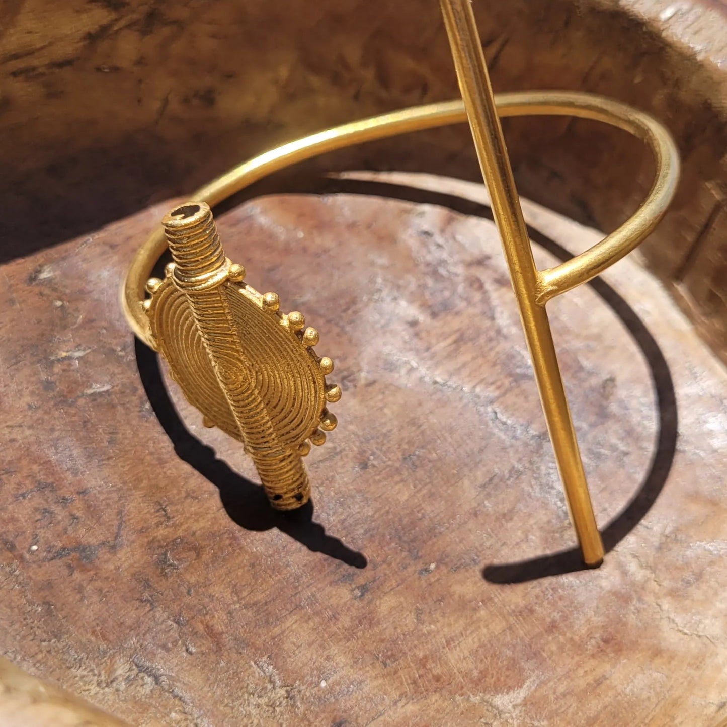 bracelets en bronze Baoulé, des bijoux originaux faits main par des artisans dakarois