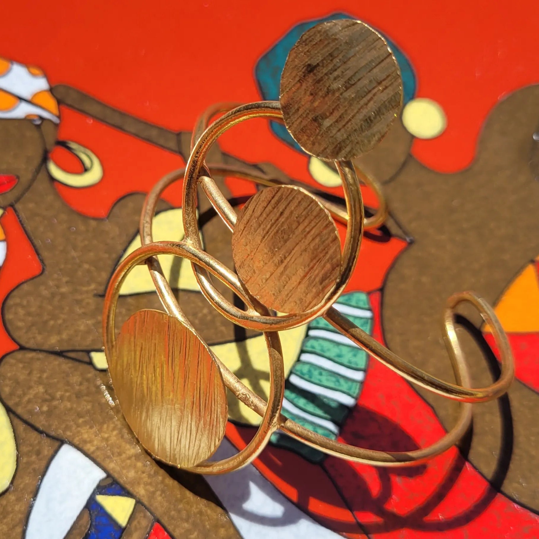 bracelets en bronze Danku, des bijoux originaux au fini brossé