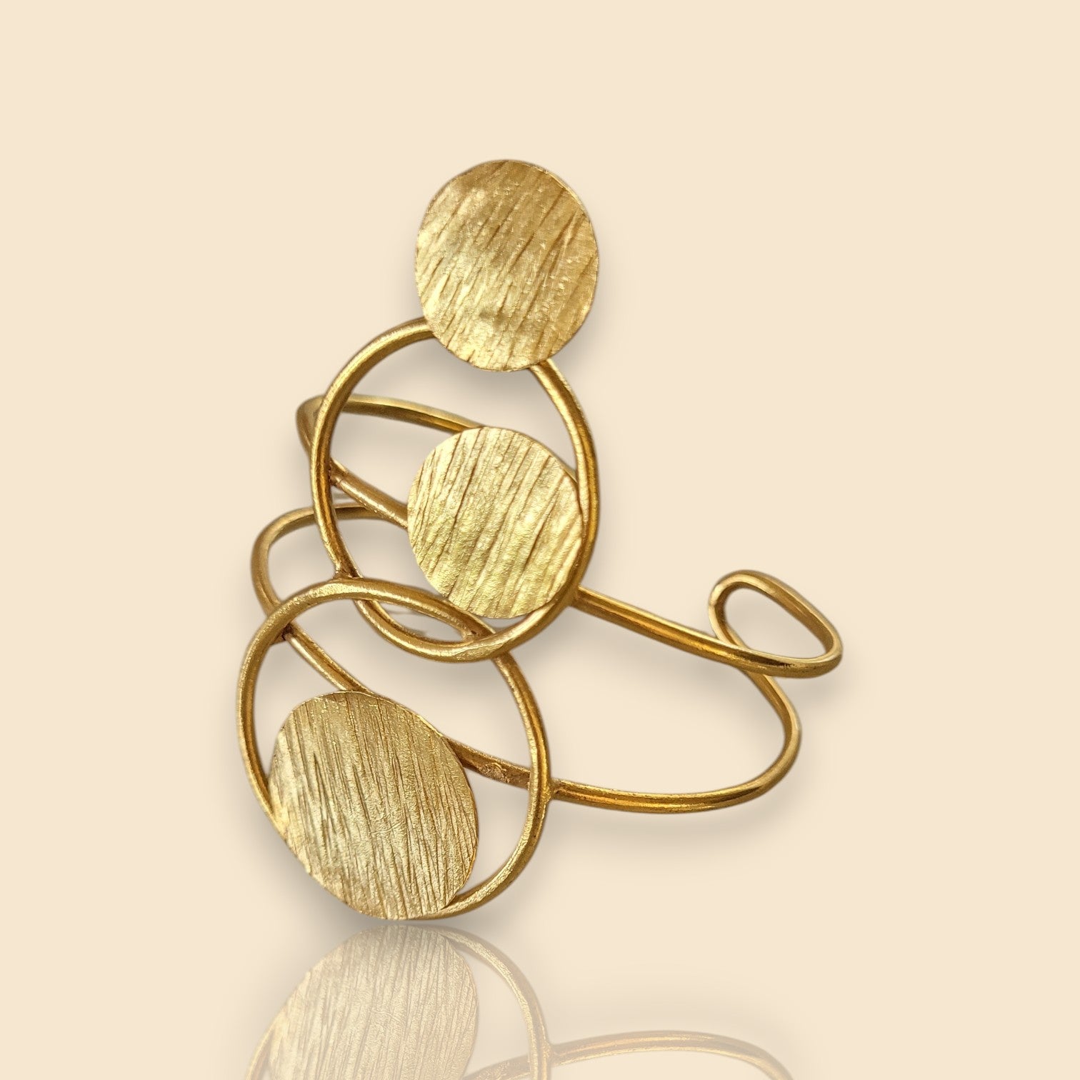 bracelet en bronze Danku, une manchette dorée pour femme géométrique en forme de constellations