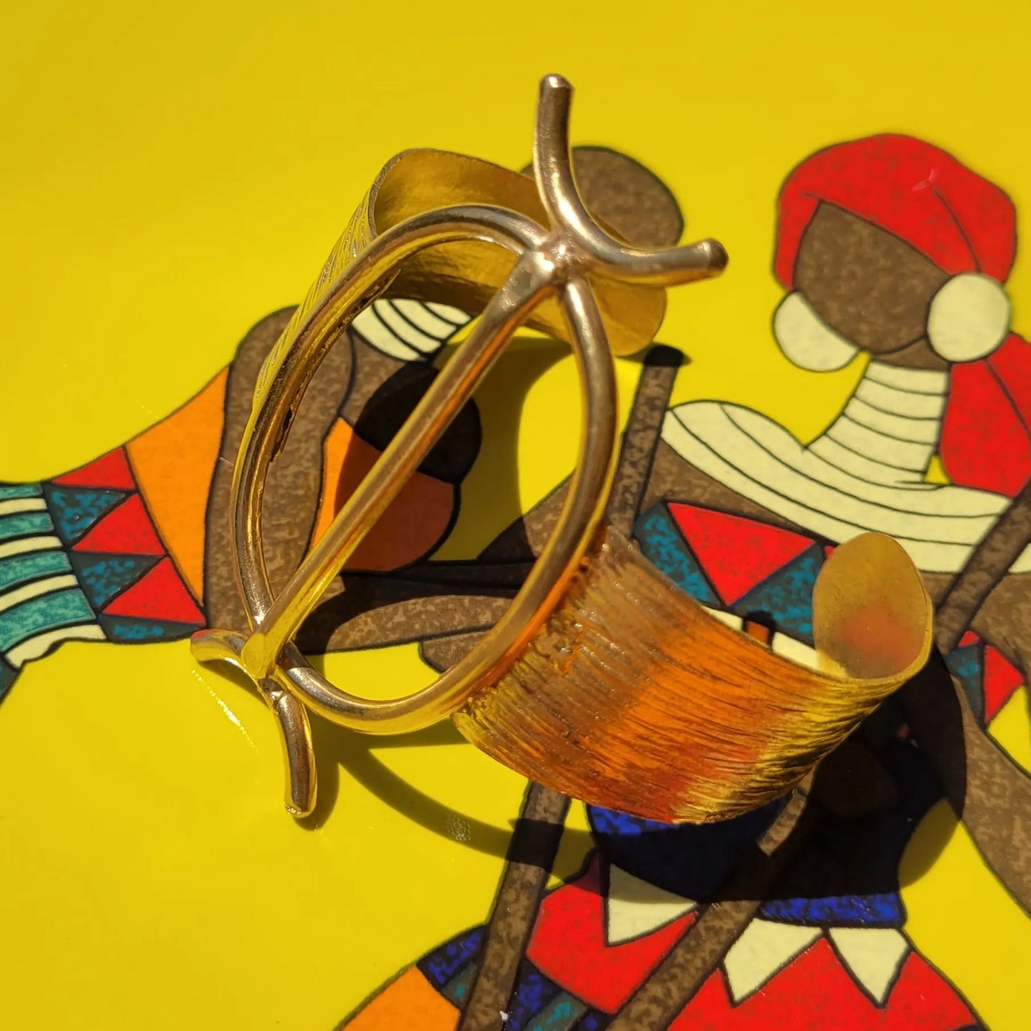 bracelet en bronze Jawo, un bijou africain avec symbole tribal