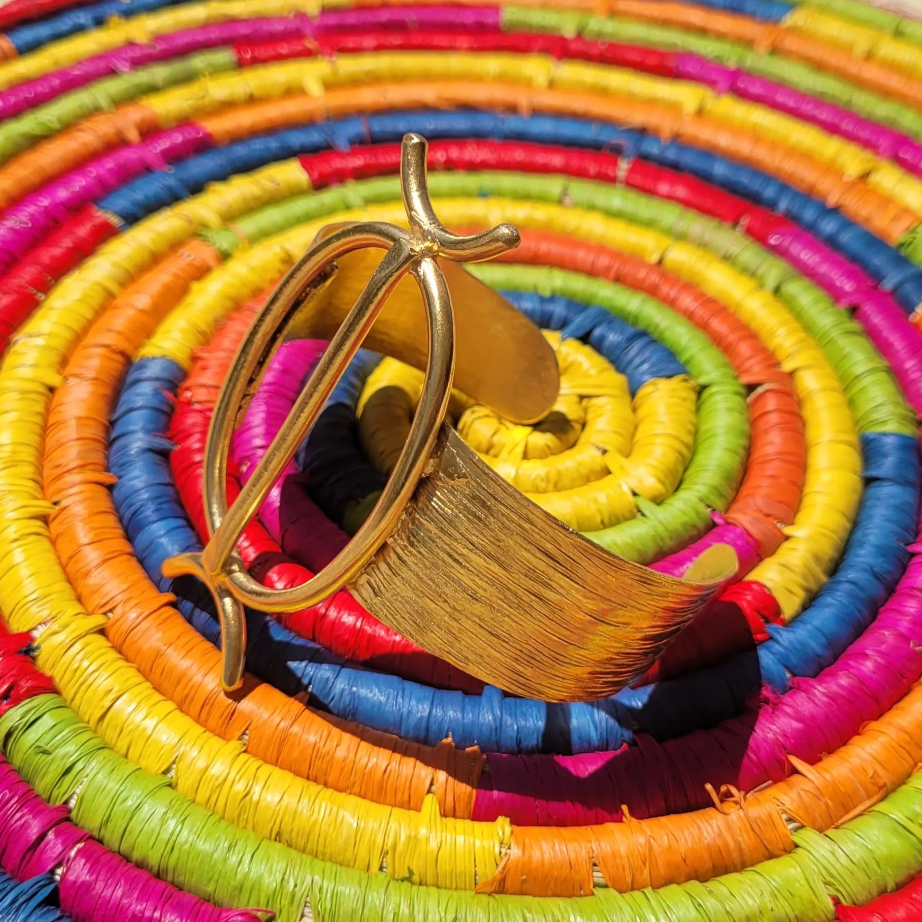 bracelet en bronze Jawo, un bijou africain ajustable à tous les poignets